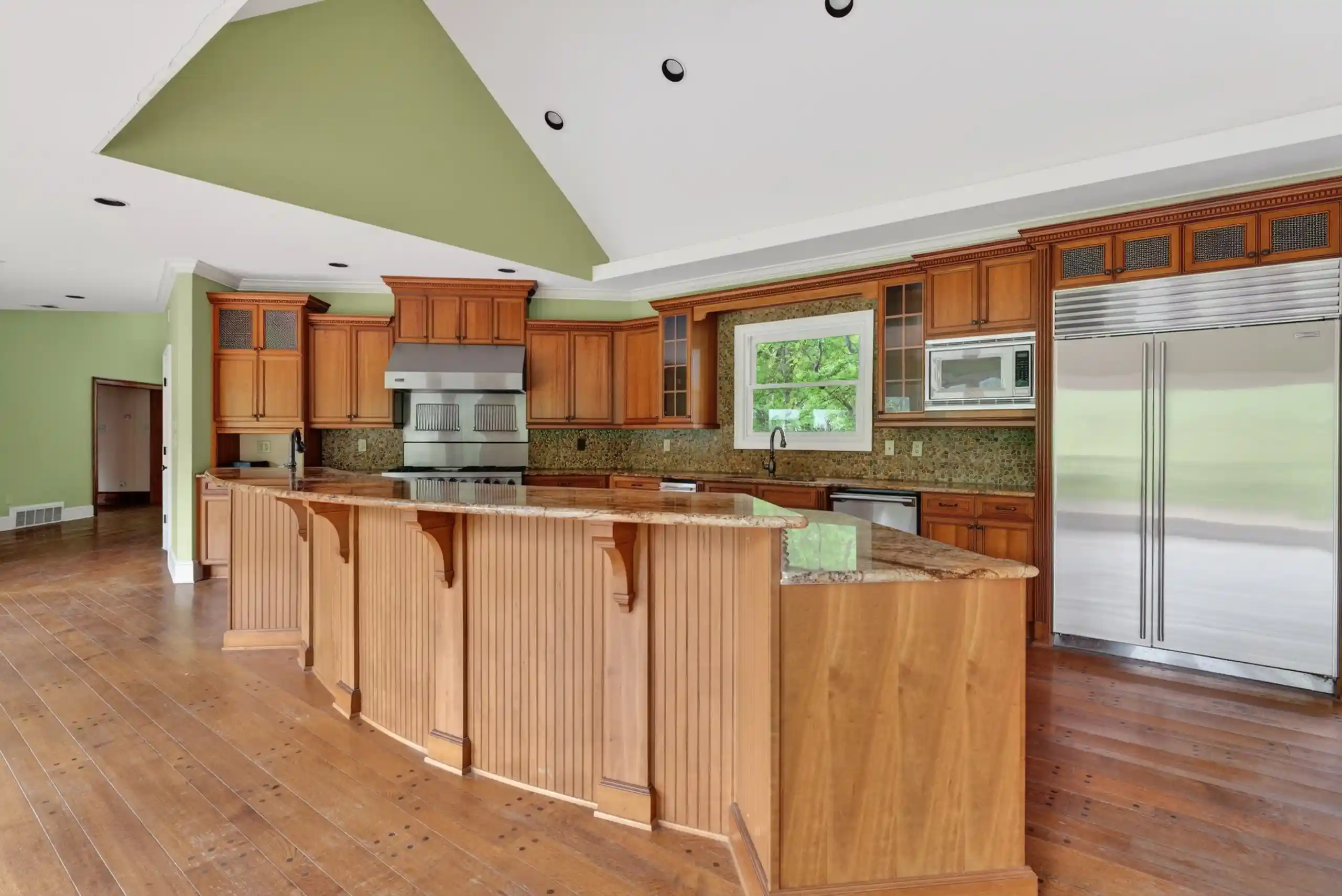 Photo 3 of Single family home for sale at 530 W Raines Rd, Memphis, TN 38109 | MLS# 10223571 | Listing updated on 2026-10-02