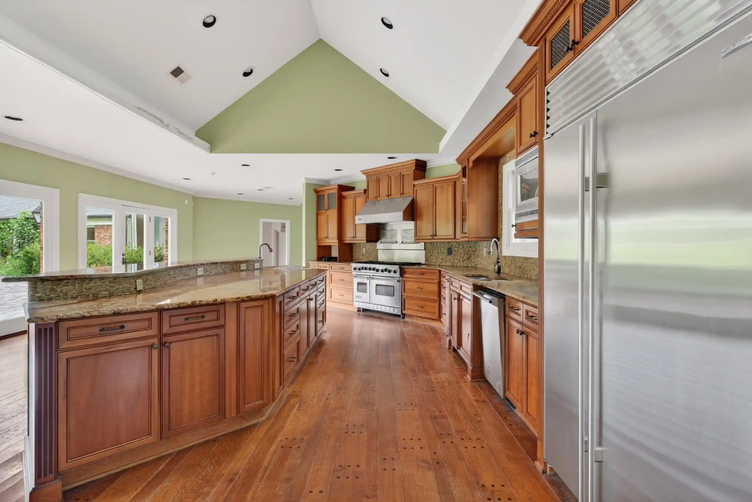 Photo 4 of Single family home for sale at 530 W Raines Rd, Memphis, TN 38109 | MLS# 10223571 | Listing updated on 2026-10-02