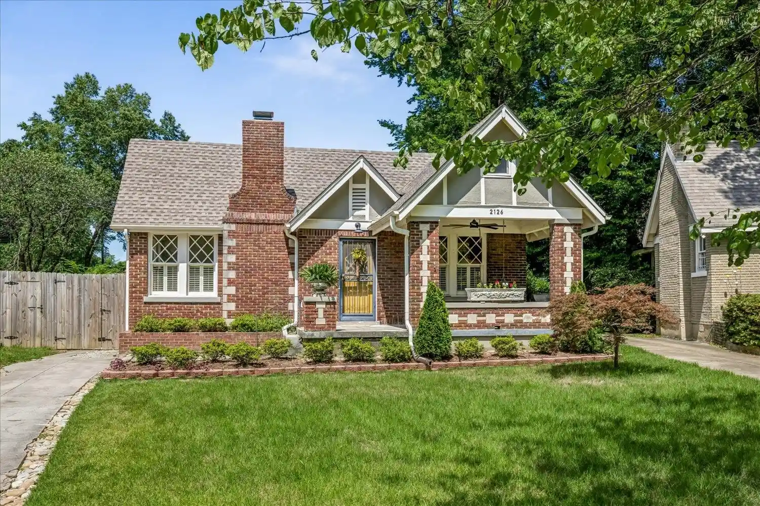 Photo 1 of Single family home for sale at 2126 University Cir, Memphis, TN 38112 | MLS# 10223576 | Listing updated on 2026-08-26