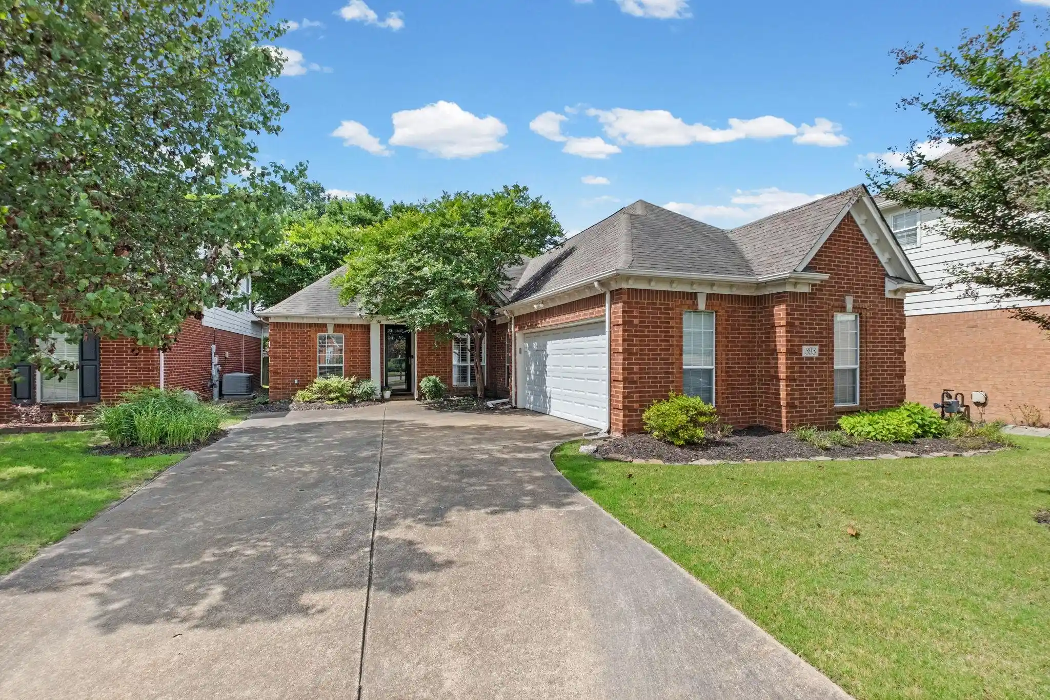 Photo 1 of Single family home for sale at 393 Fountain Crst Dr, Memphis, TN 38120 | MLS# 10223634 | Listing updated on 2026-09-02
