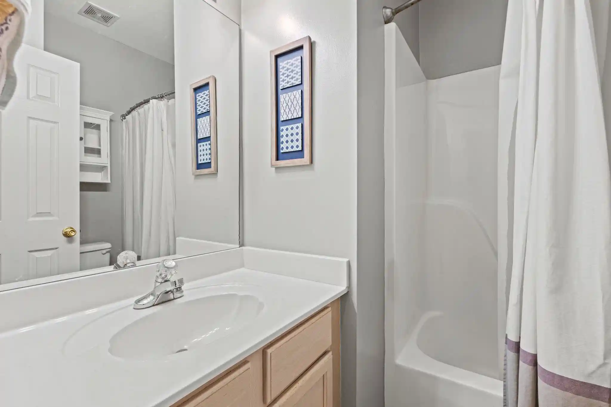 Photo 3 of Single family home for sale at 393 Fountain Crst Dr, Memphis, TN 38120 | MLS# 10223634 | Listing updated on 2026-09-02