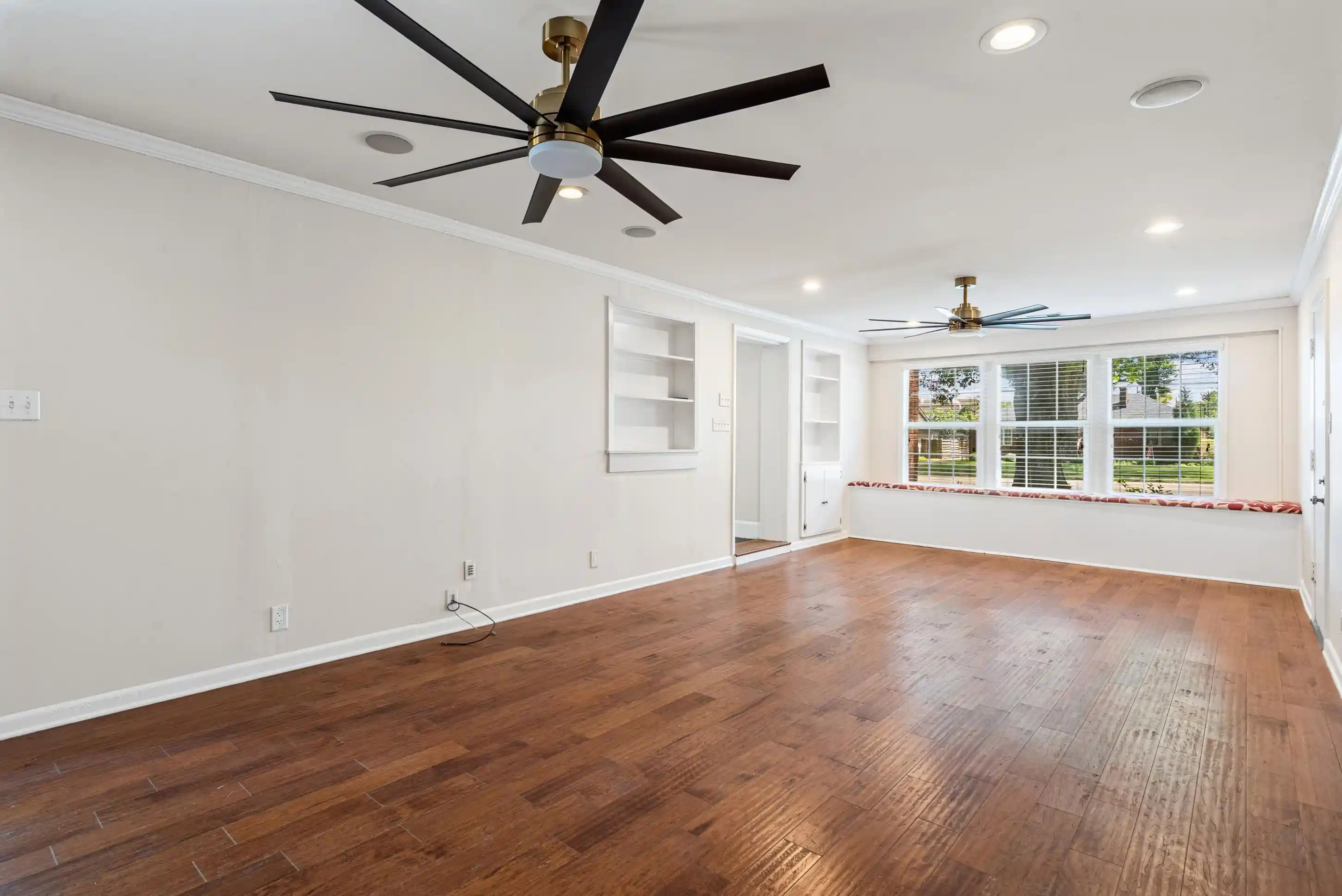 Photo 2 of Single family home for sale at 3456 Walnut Grv Rd, Memphis, TN 38111 | MLS# 10223691 | Listing updated on 2026-09-22