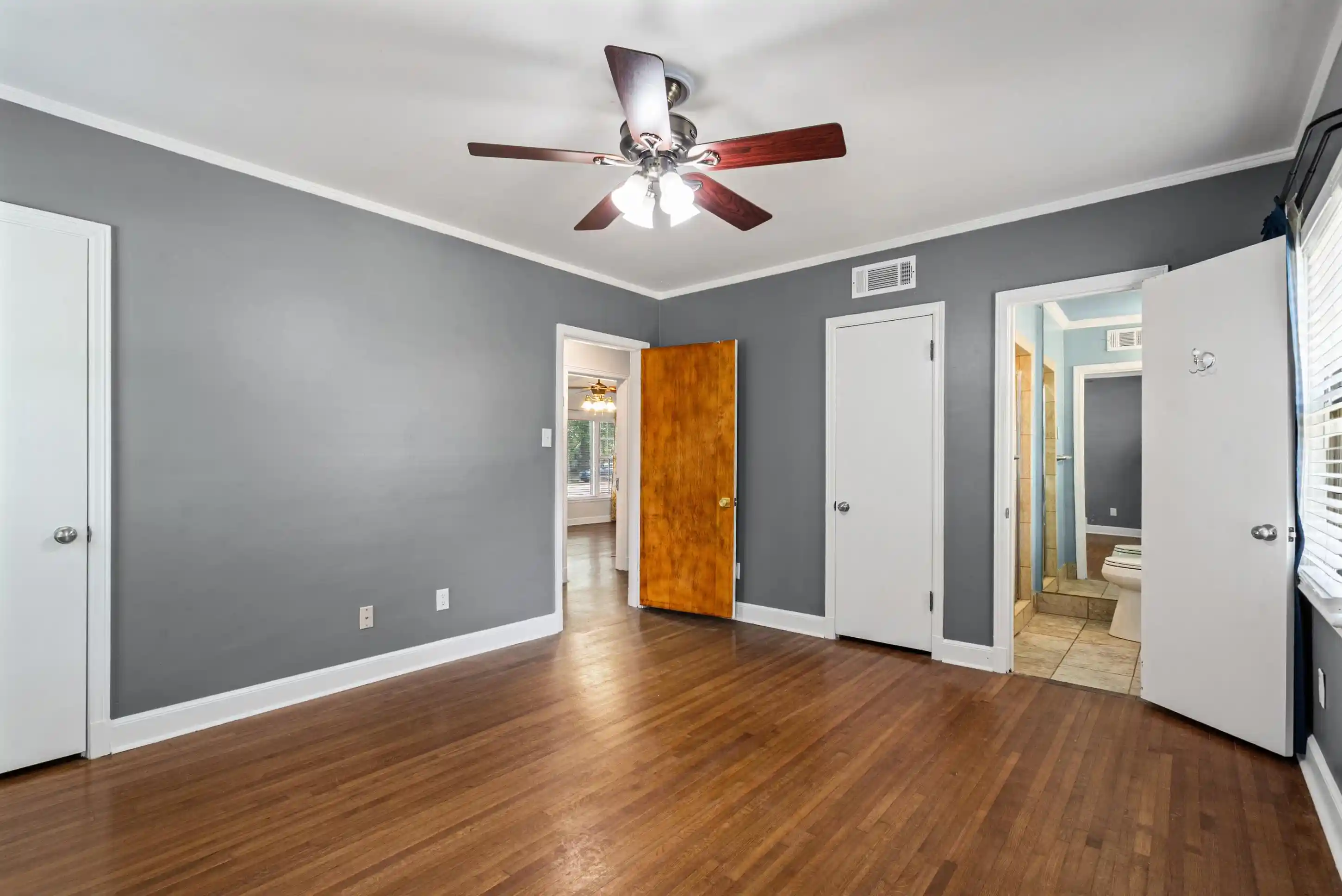 Photo 3 of Single family home for sale at 3456 Walnut Grv Rd, Memphis, TN 38111 | MLS# 10223691 | Listing updated on 2026-09-22