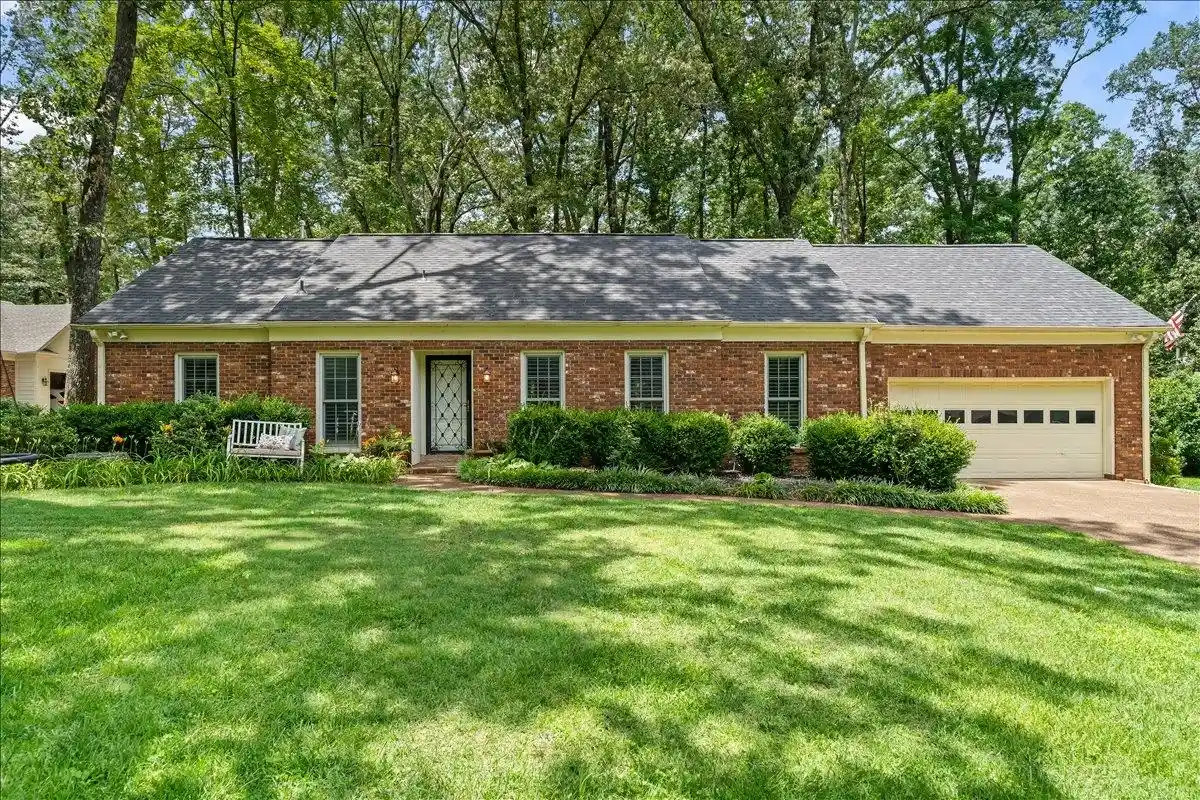 Photo 1 of Sale Pending at 2173 Lochlevin Dr, Memphis, TN 38119 | MLS# 10223784 | Listing updated on 2026-09-14