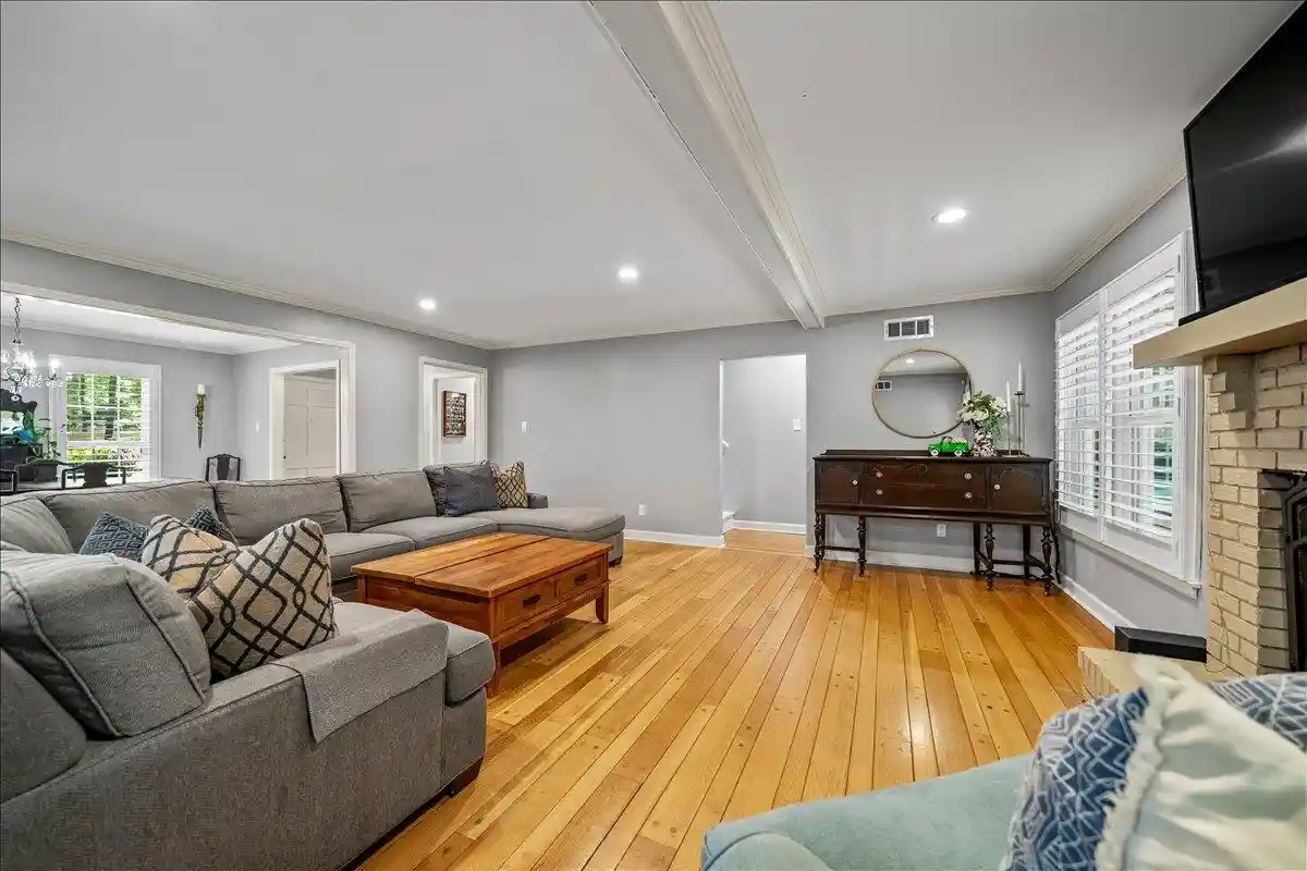 Photo 2 of Sale Pending at 2173 Lochlevin Dr, Memphis, TN 38119 | MLS# 10223784 | Listing updated on 2026-09-14