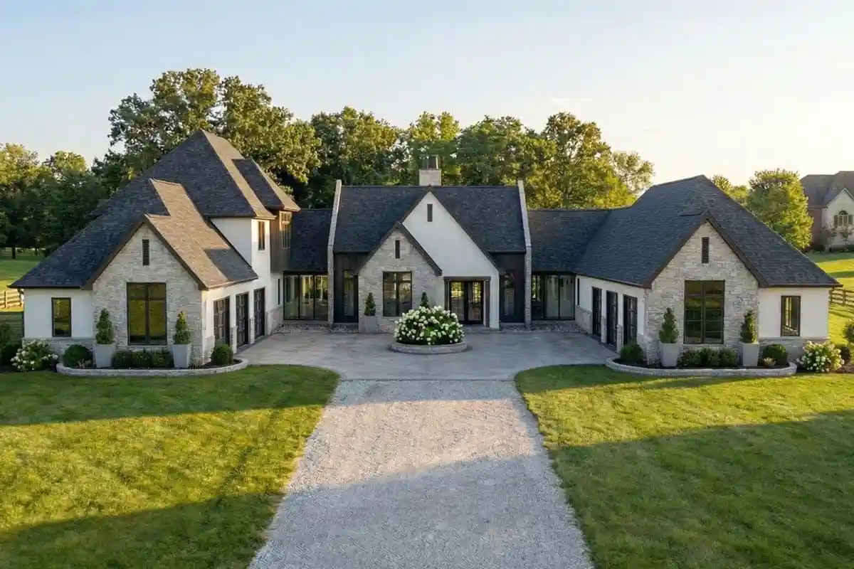 Photo 1 of Mansion for sale at 8930 Freeman Oaks Cv, Cordova, TN 38018 | MLS# 10223785 | Listing updated on 2026-06-11