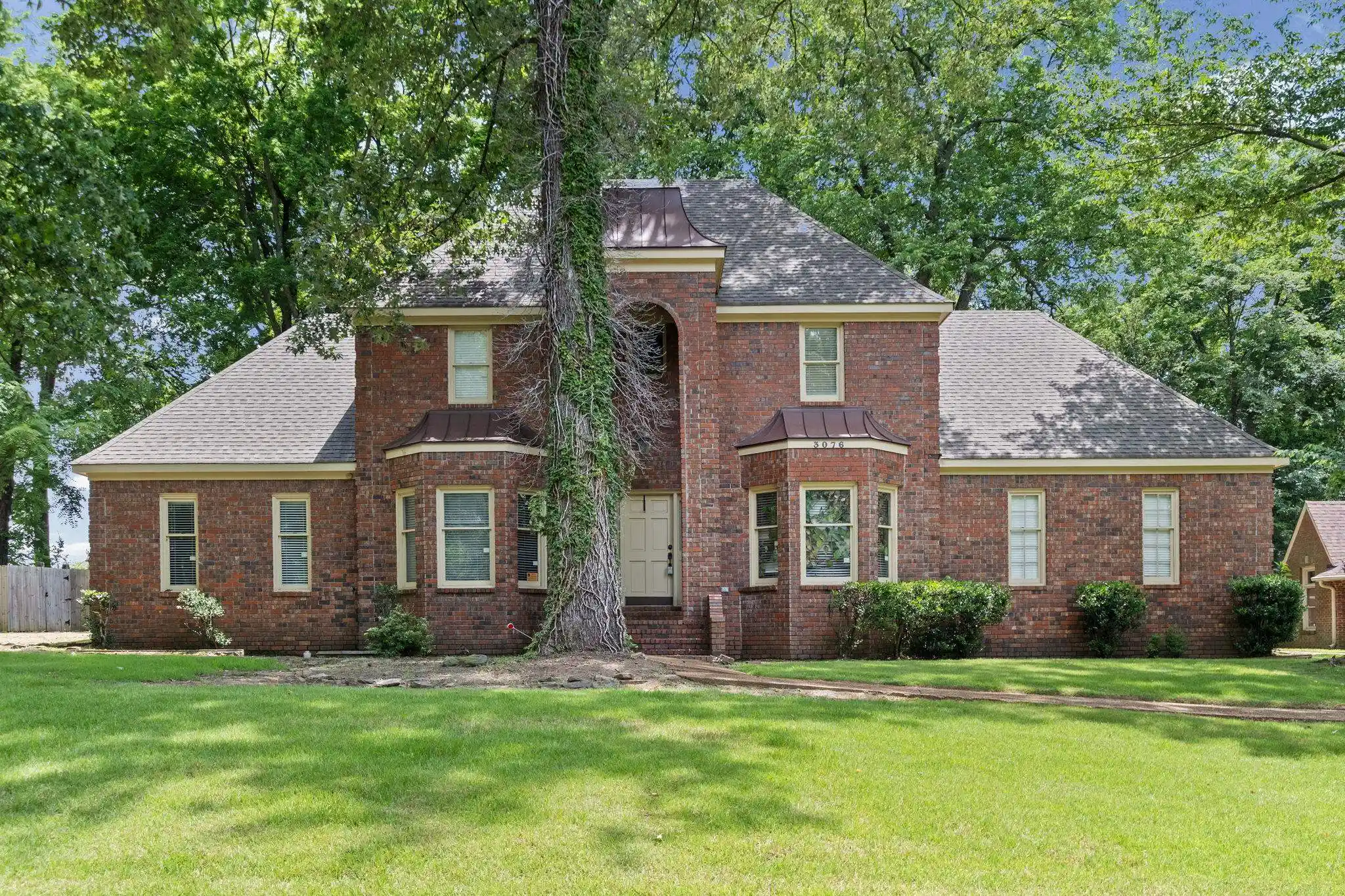 Photo 1 of Single family home for sale at 3076 Dee Ann Dr, Memphis, TN 38119 | MLS# 10223832 | Listing updated on 2026-09-11