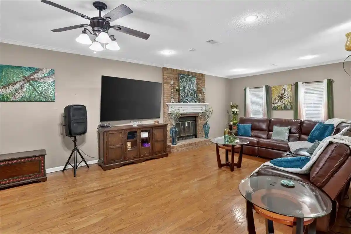 Photo 2 of Sale Pending at 8280 Timber Oaks Cv, Cordova, TN 38018 | MLS# 10223844 | Listing updated on 2026-09-25