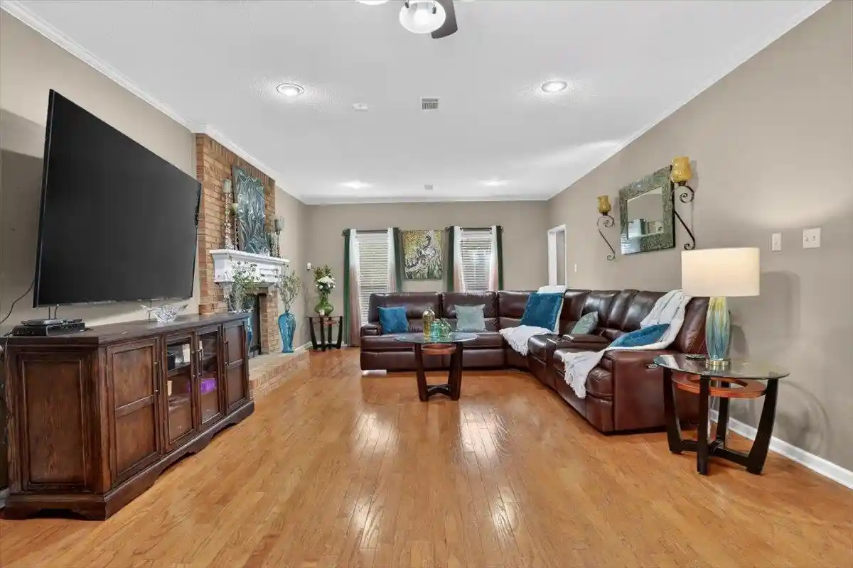 Photo 3 of Sale Pending at 8280 Timber Oaks Cv, Cordova, TN 38018 | MLS# 10223844 | Listing updated on 2026-09-25