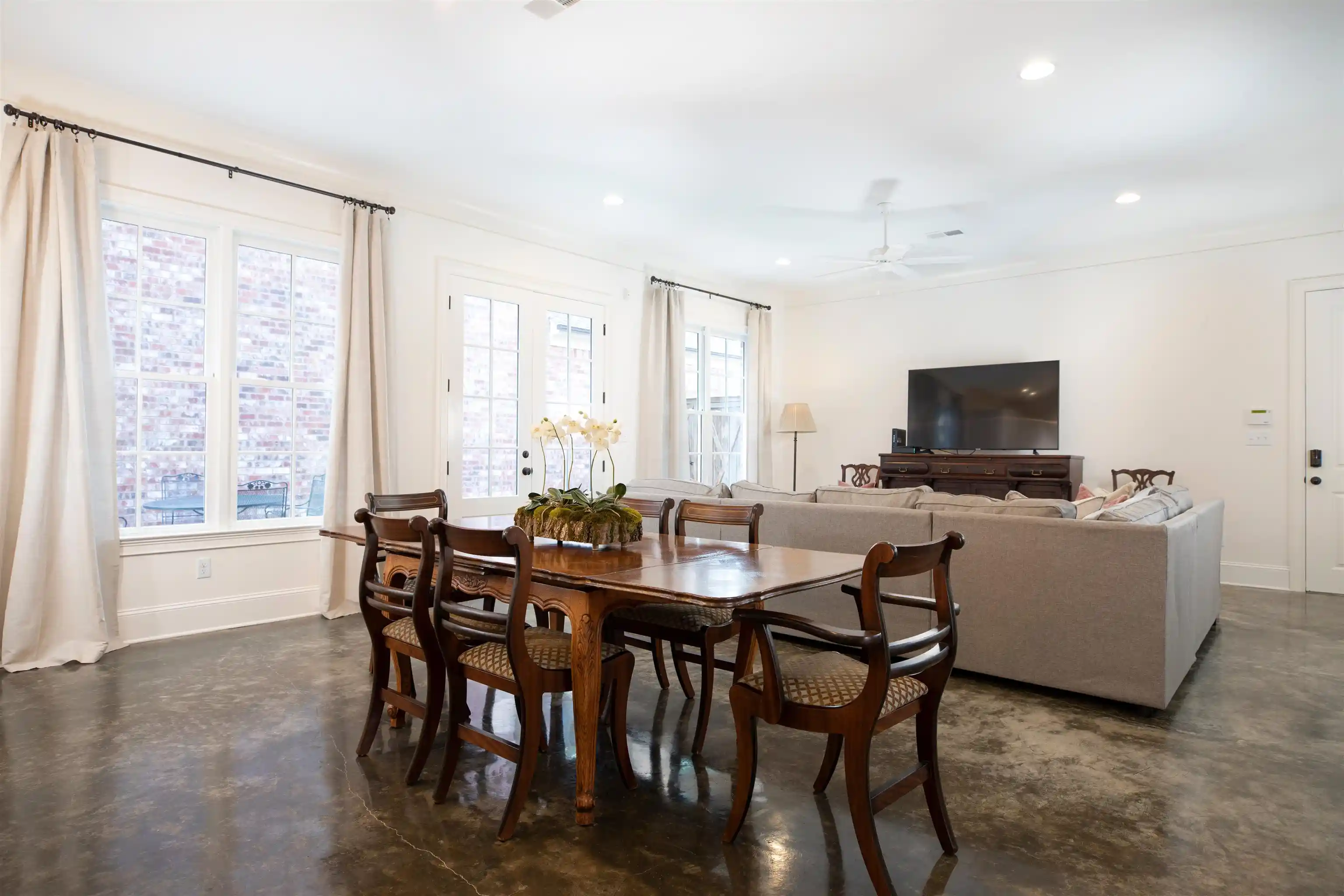 Photo 3 of Single family home for sale at 645 Adams Ave, Memphis, TN 38105 | MLS# 10223857 | Listing updated on 2026-09-23