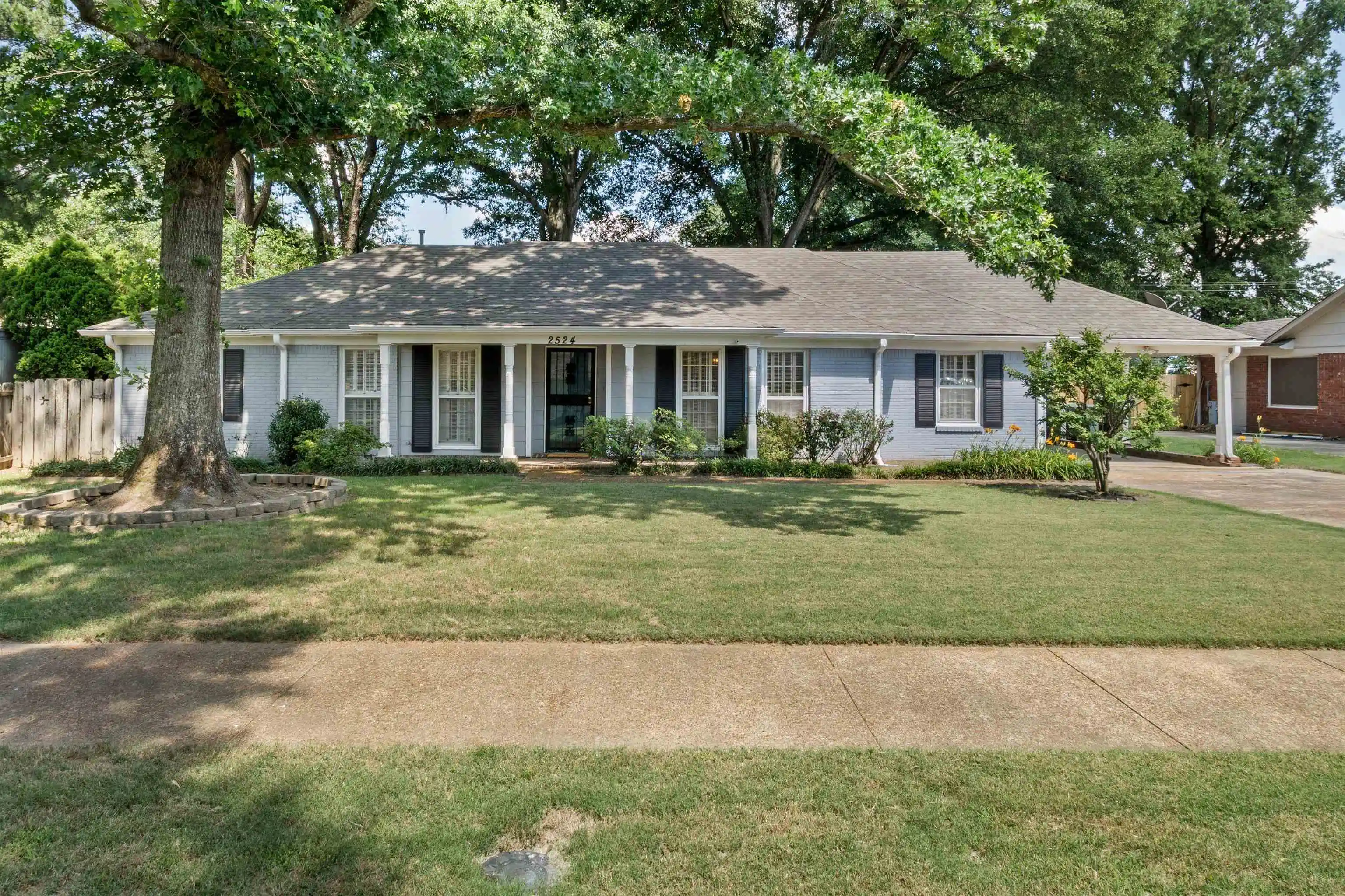 Photo 1 of Sale Pending at 2524 Lynnfield Rd, Memphis, TN 38119 | MLS# 10223882 | Listing updated on 2026-08-31