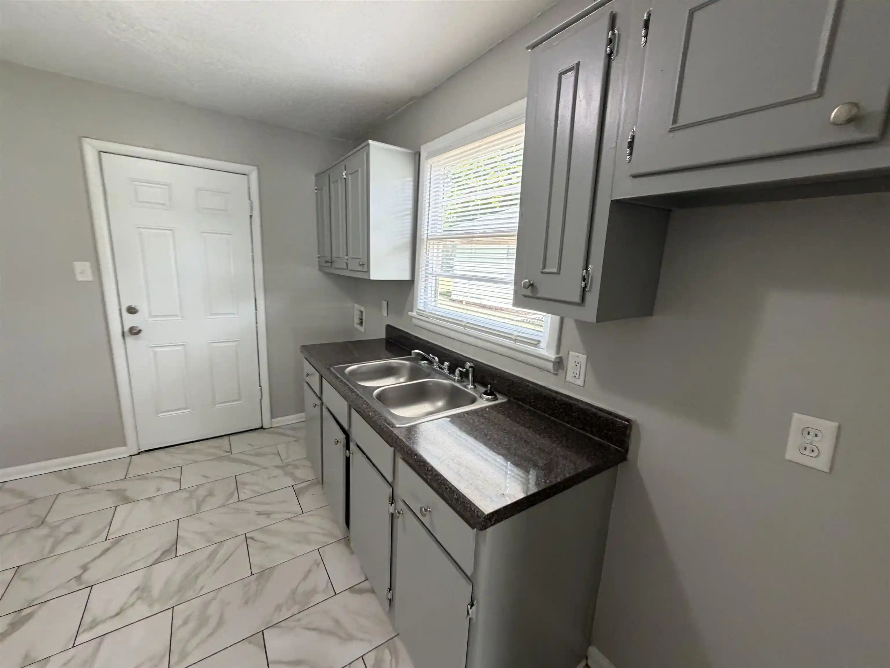 Photo 4 of Single family home for sale at 3525 Rochester Rd, Memphis, TN 38109 | MLS# 10223892 | Listing updated on 2026-10-21