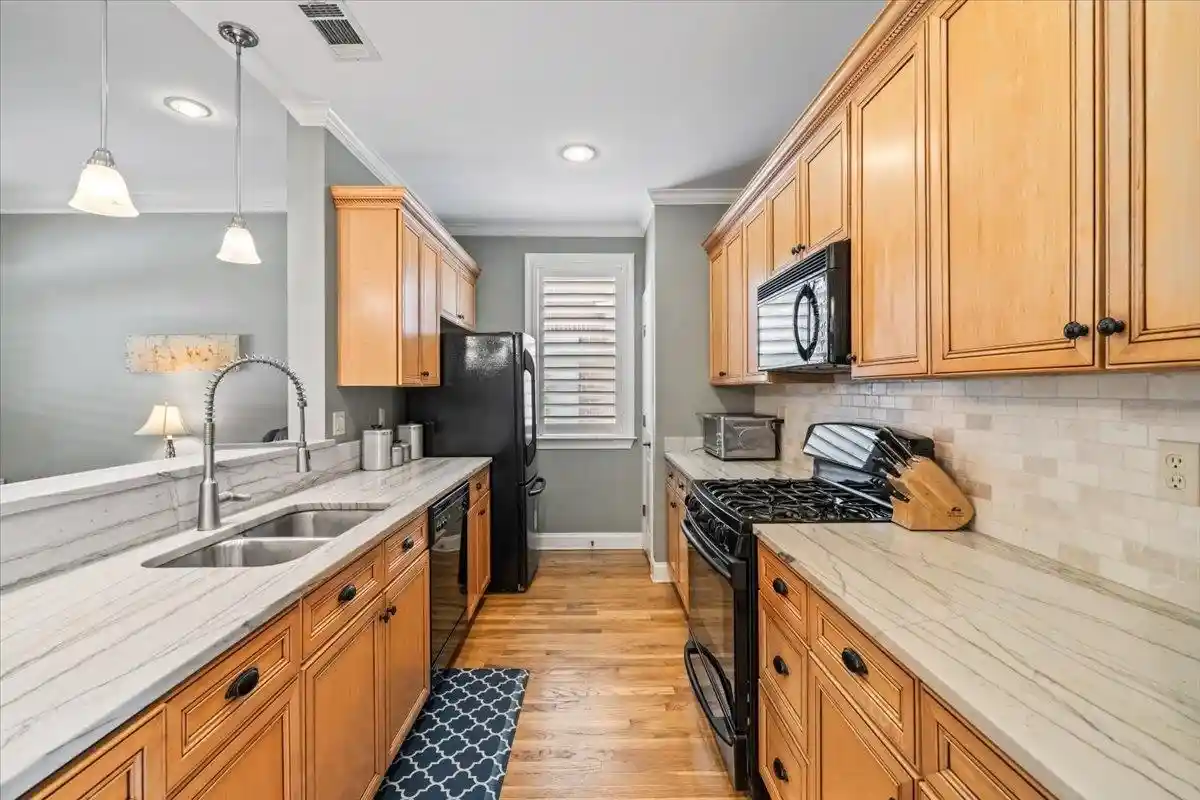 Photo 1 of Sale Pending at 4 Mina Ave, Memphis, TN 38103 | MLS# 10224038 | Listing updated on 2026-10-07