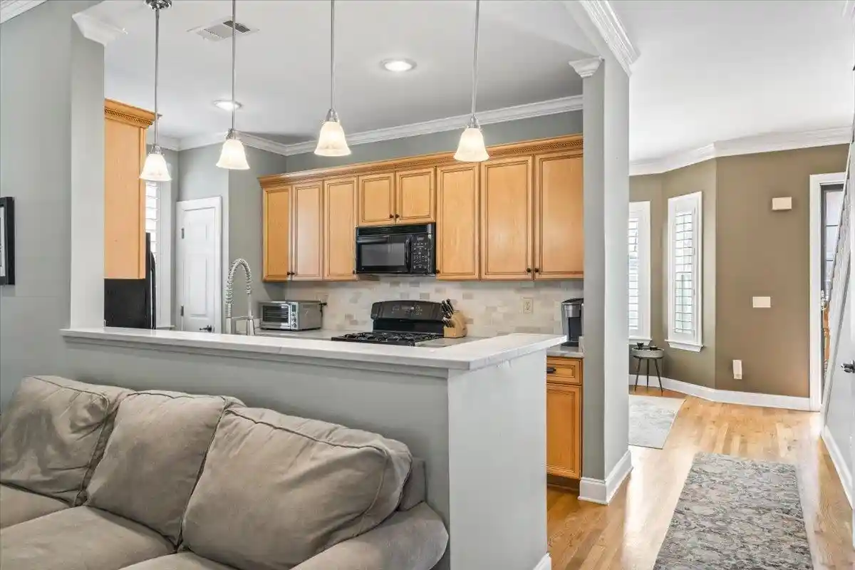 Listing Photo 1 - Condo for sale in building located at 4 Mina Ave, Memphis, TN 38103 - Unit #