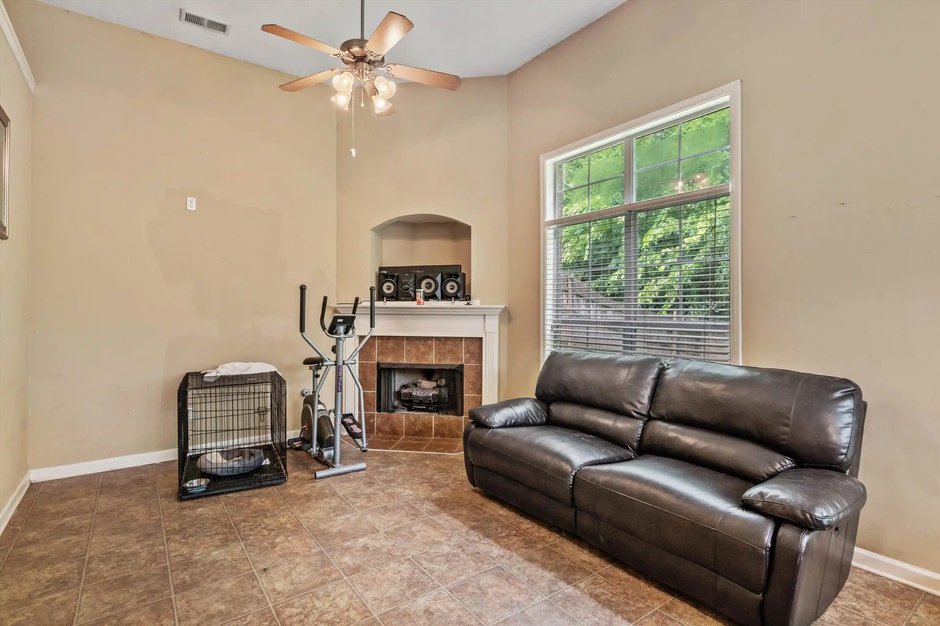 Photo 3 of Single family home for sale at 1626 Sutton Meadow Ln, Cordova, TN 38016 | MLS# 10224054 | Listing updated on 2026-10-07