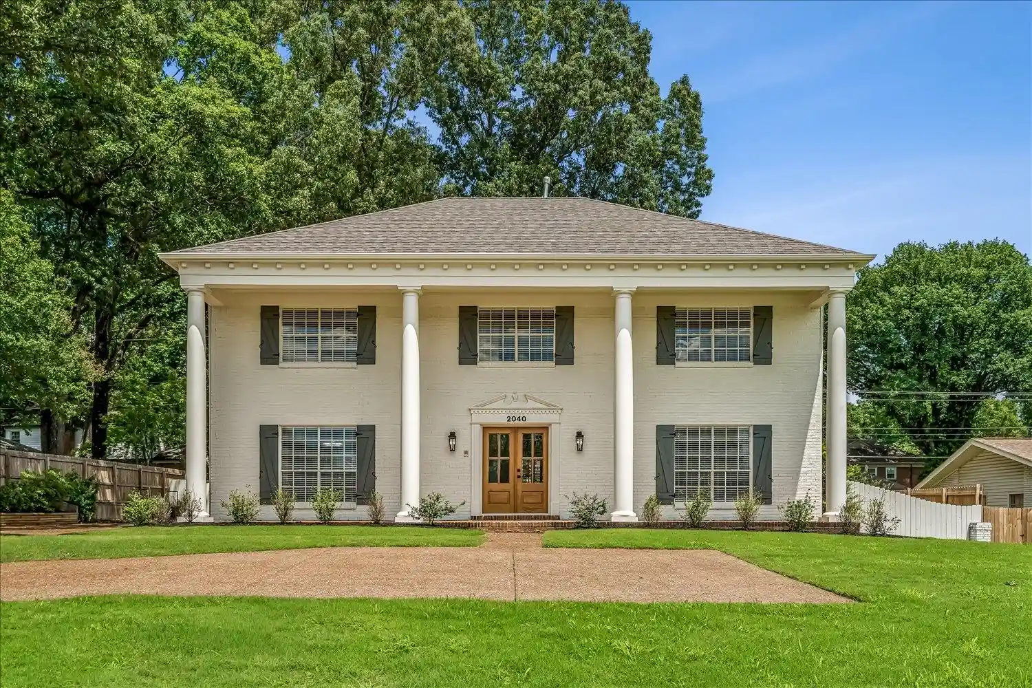Photo 1 of Single family home for sale at 2040 Ridgeway Rd, Memphis, TN 38119 | MLS# 10224189 | Listing updated on 2026-09-02
