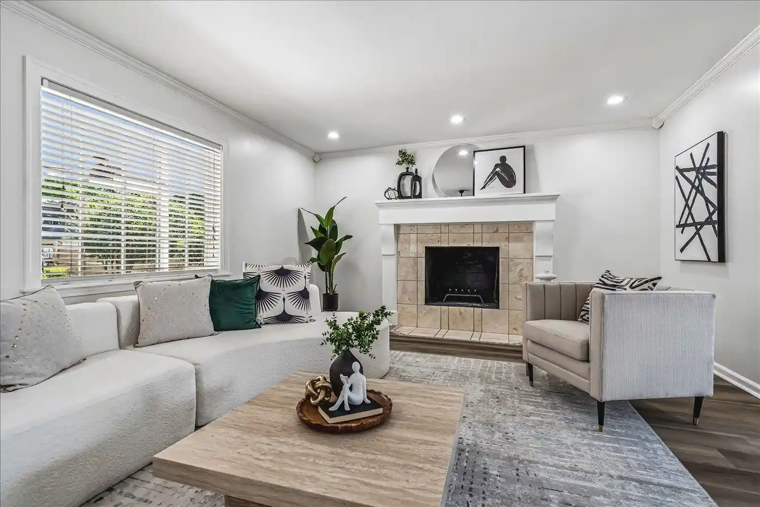 Photo 2 of Single family home for sale at 2040 Ridgeway Rd, Memphis, TN 38119 | MLS# 10224189 | Listing updated on 2026-09-02
