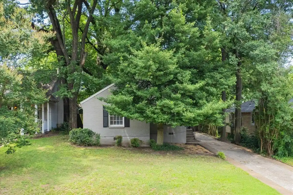 Photo 1 of Multi family home for sale at 2022 Courtland Pl, Memphis, TN 38104 | MLS# 10224227 | Listing updated on 2026-06-22