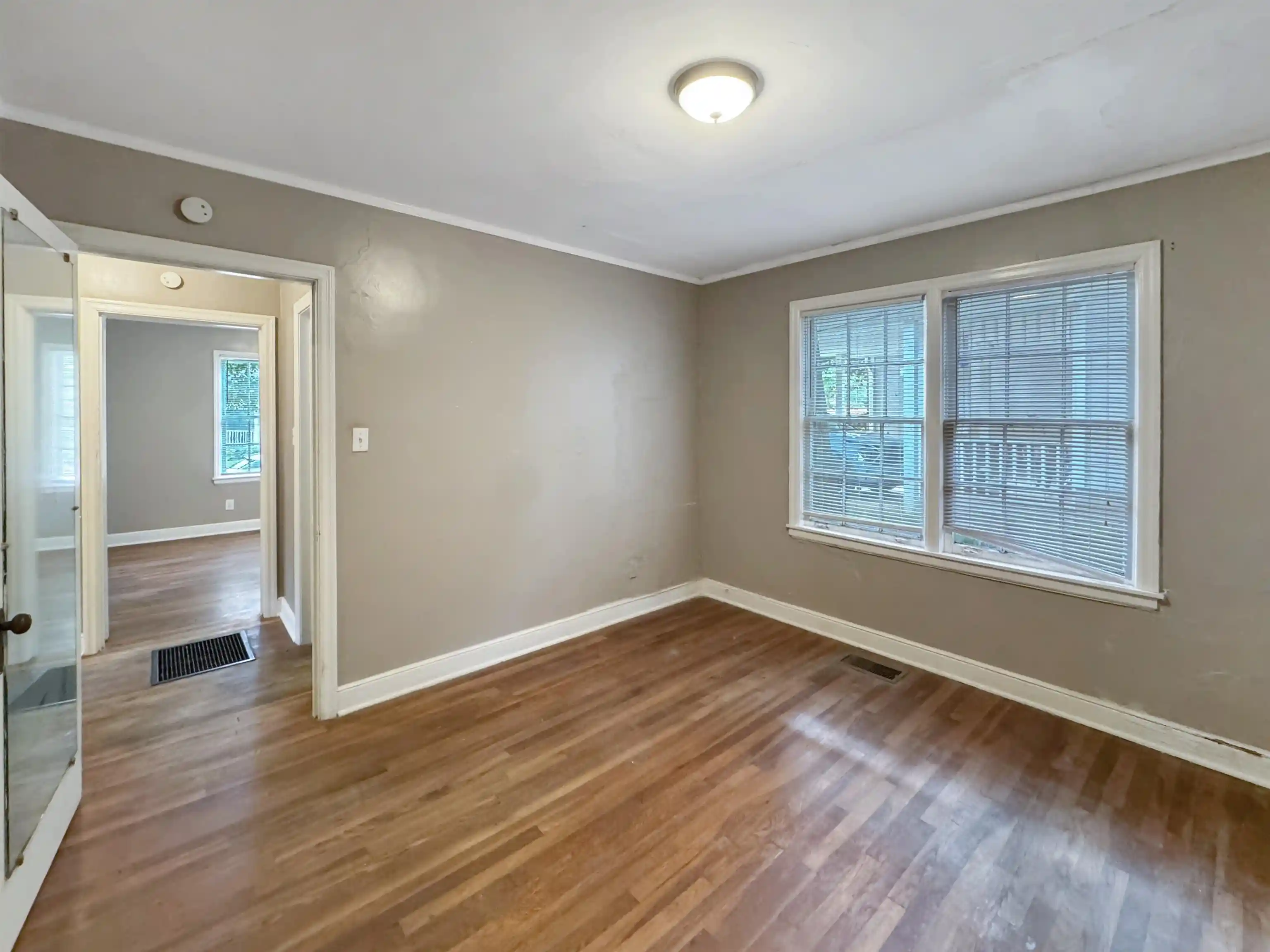 Photo 3 of Multi family home for sale at 2022 Courtland Pl, Memphis, TN 38104 | MLS# 10224227 | Listing updated on 2026-06-22