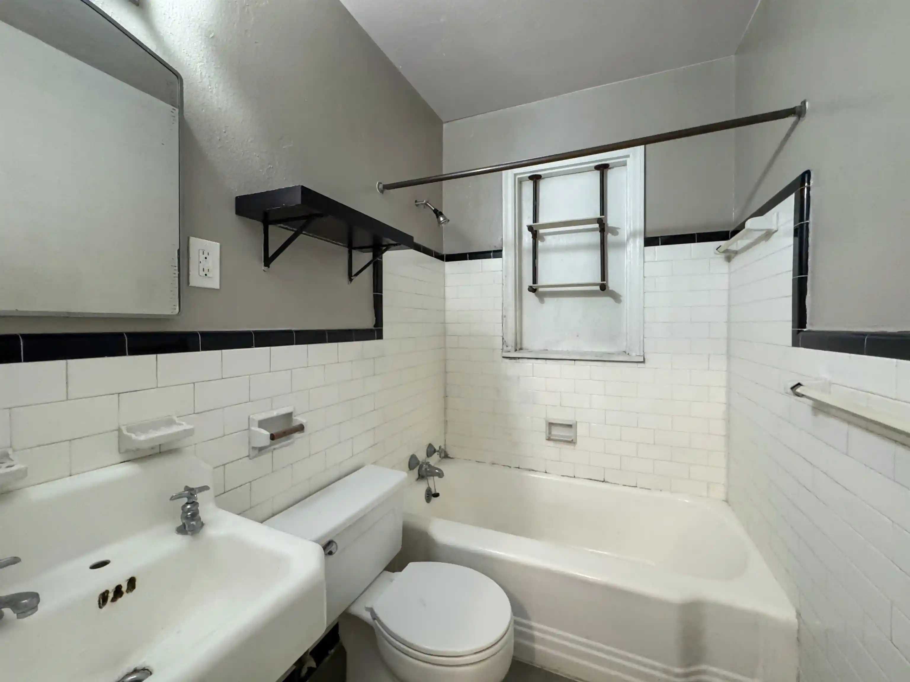 Photo 4 of House for sale at 2022 Courtland Pl, Memphis, TN 38104 | MLS# 10224227 | Listing updated on 2026-06-22
