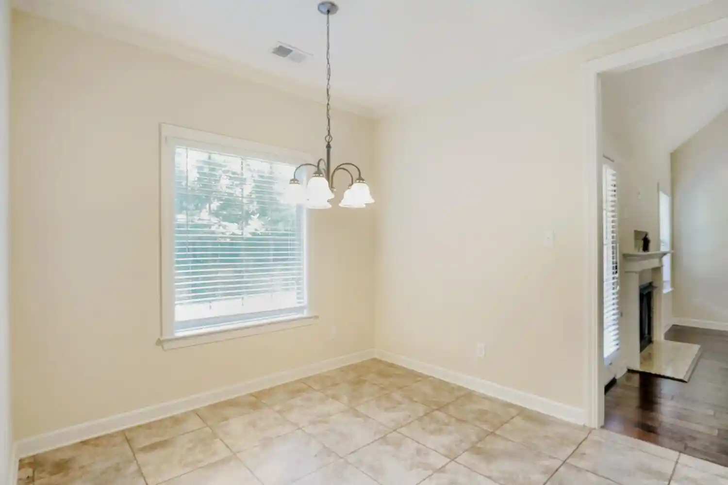 Photo 2 of Single family home for sale at 7935 Country Lake Dr, Bartlett, TN 38133 | MLS# 10224294 | Listing updated on 2026-08-21