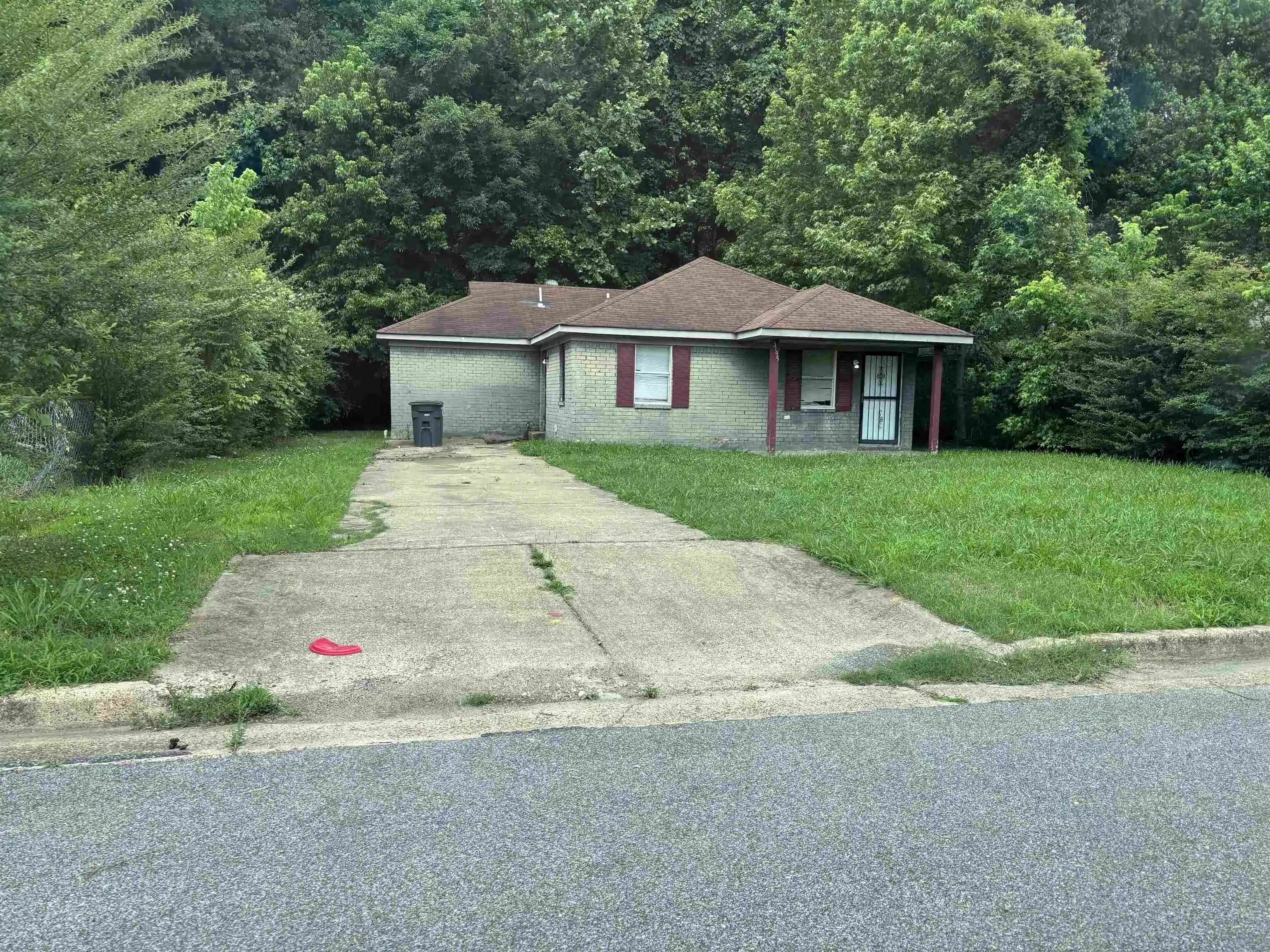 Photo 1 of Sale Pending at 3795 Black Forrest Dr, Memphis, TN 38128 | MLS# 10224318 | Listing updated on 2026-09-14