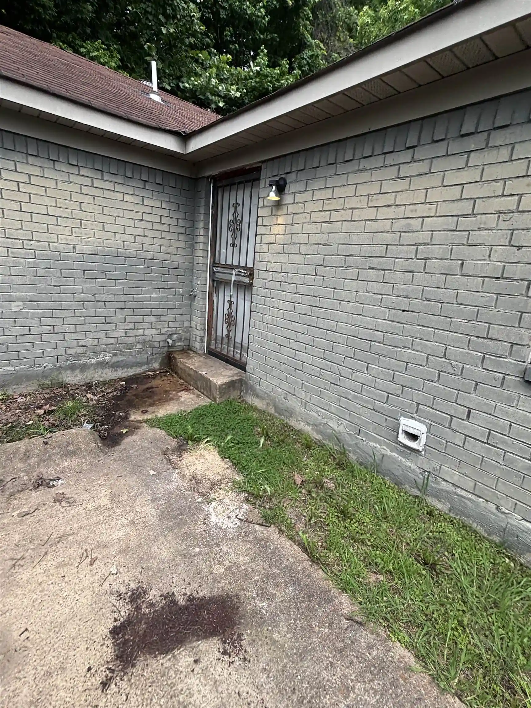 Photo 3 of Sale Pending at 3795 Black Forrest Dr, Memphis, TN 38128 | MLS# 10224318 | Listing updated on 2026-09-14