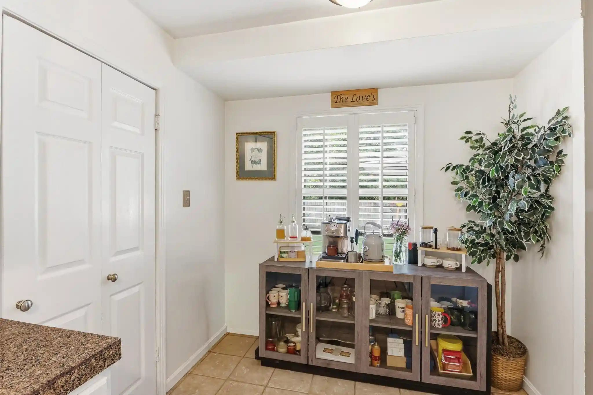 Photo 2 of Single family home for sale at 1614 Sterling Dr, Memphis, TN 38119 | MLS# 10224359 | Listing updated on 2026-09-14