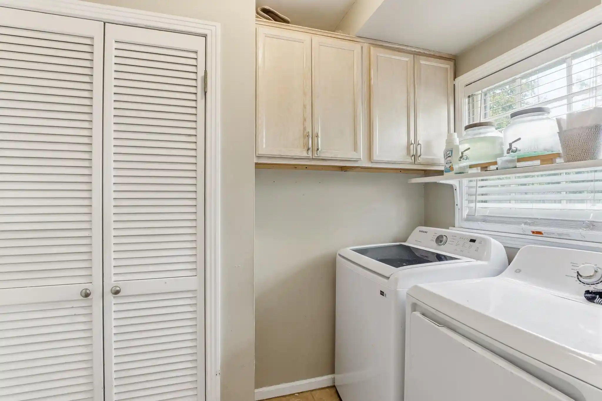 Photo 3 of Single family home for sale at 1614 Sterling Dr, Memphis, TN 38119 | MLS# 10224359 | Listing updated on 2026-09-14