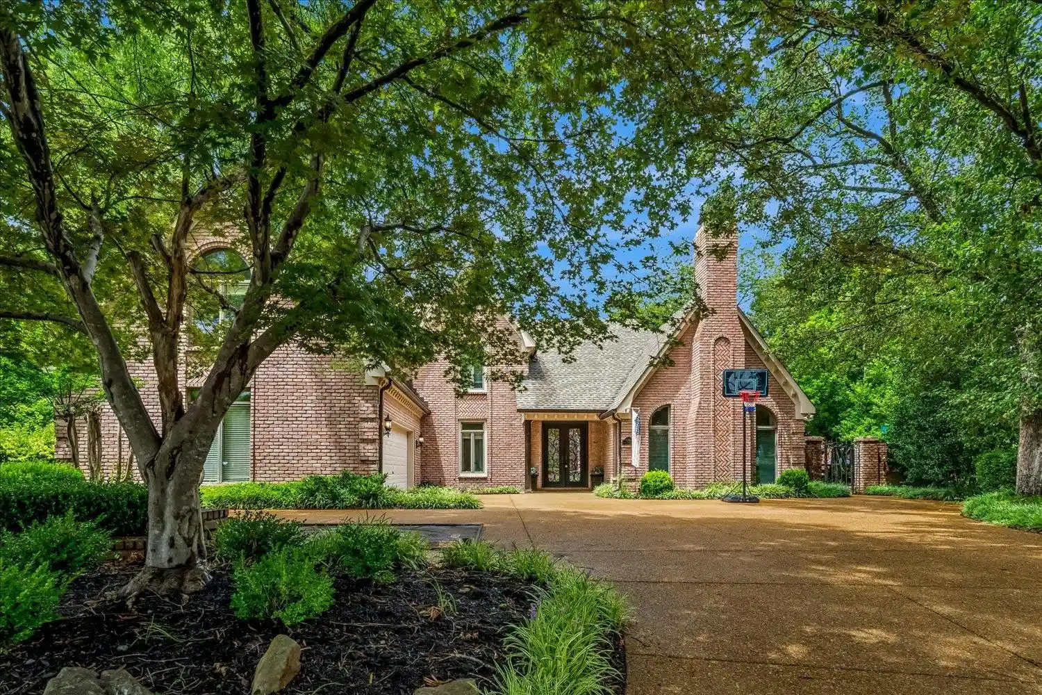 1st image of 8784 Three Chimneys Dr, Germantown, TN 38138 | MLS# 10224402