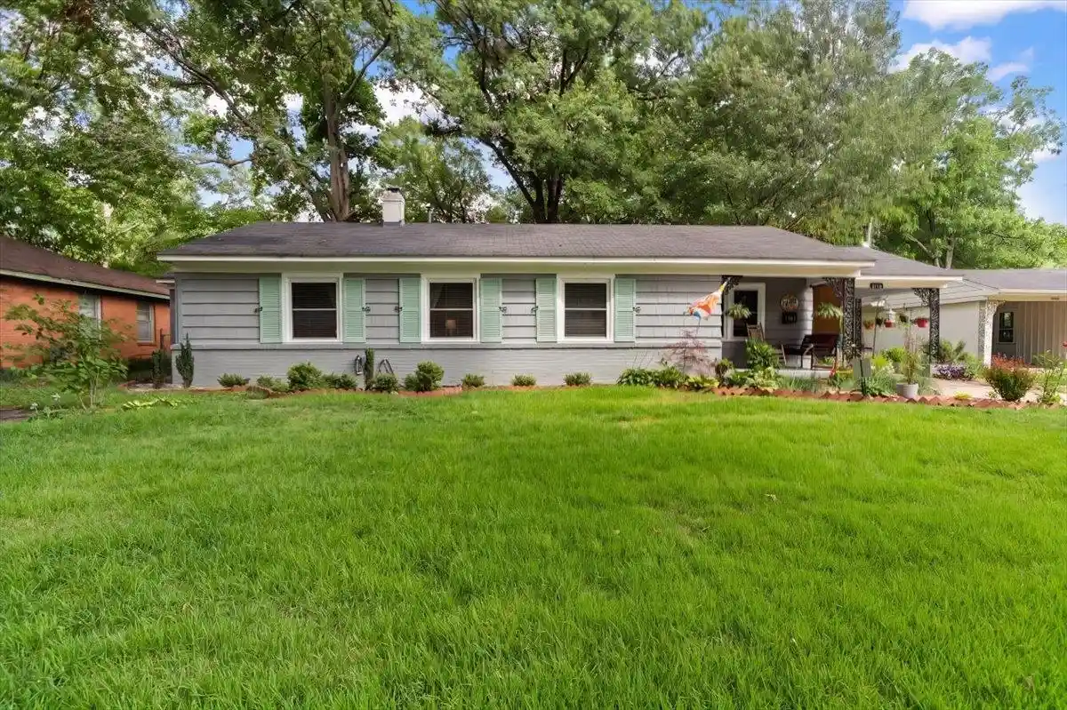 Photo 1 of Single family home for sale at 1072 W Perkins Rd, Memphis, TN 38117 | MLS# 10224413 | Listing updated on 2026-10-01