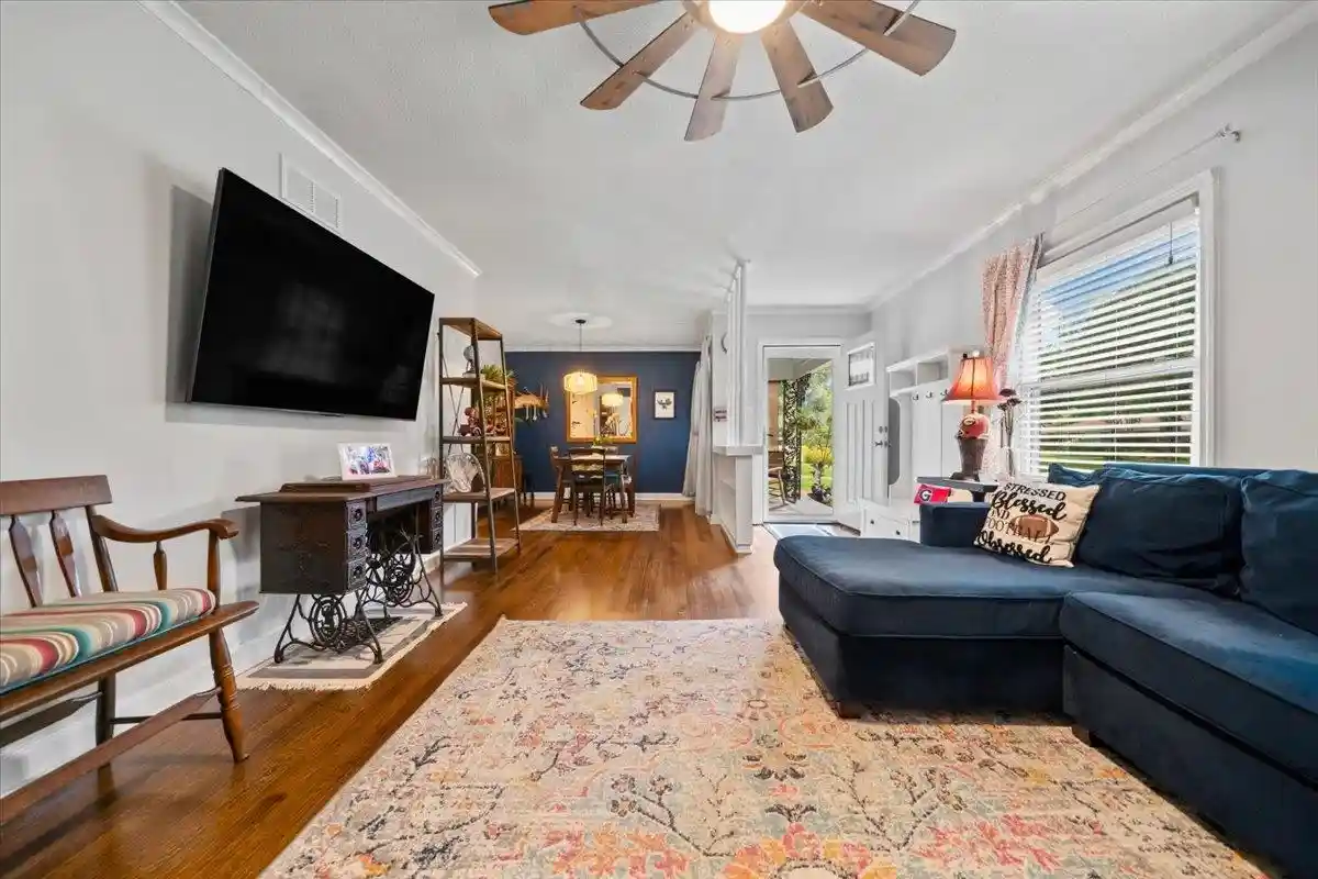Photo 2 of Single family home for sale at 1072 W Perkins Rd, Memphis, TN 38117 | MLS# 10224413 | Listing updated on 2026-10-01
