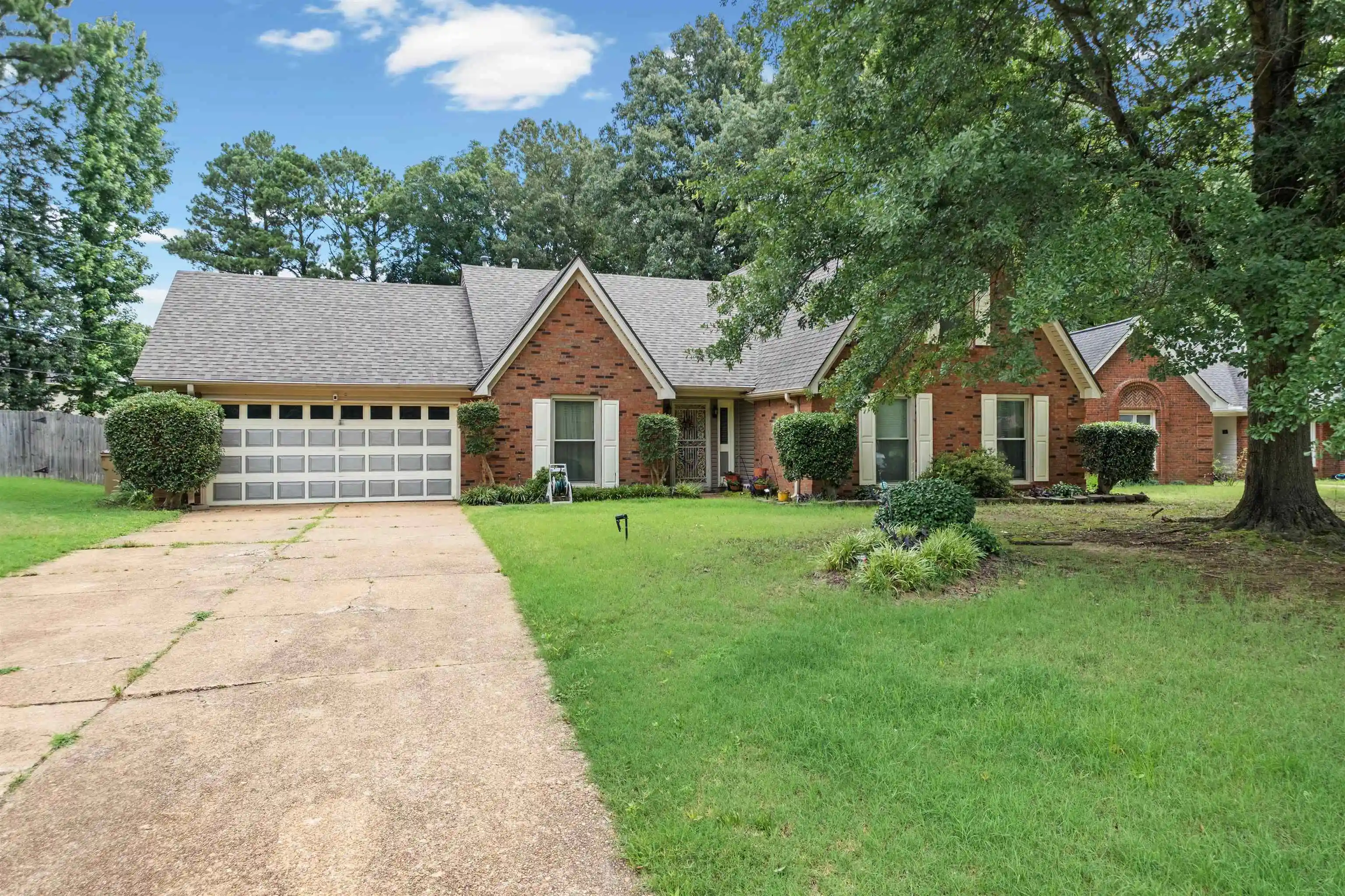 Photo 1 of Sale Pending at 7188 Autumn Forrest Dr, Memphis, TN 38125 | MLS# 10224416 | Listing updated on 2026-09-10