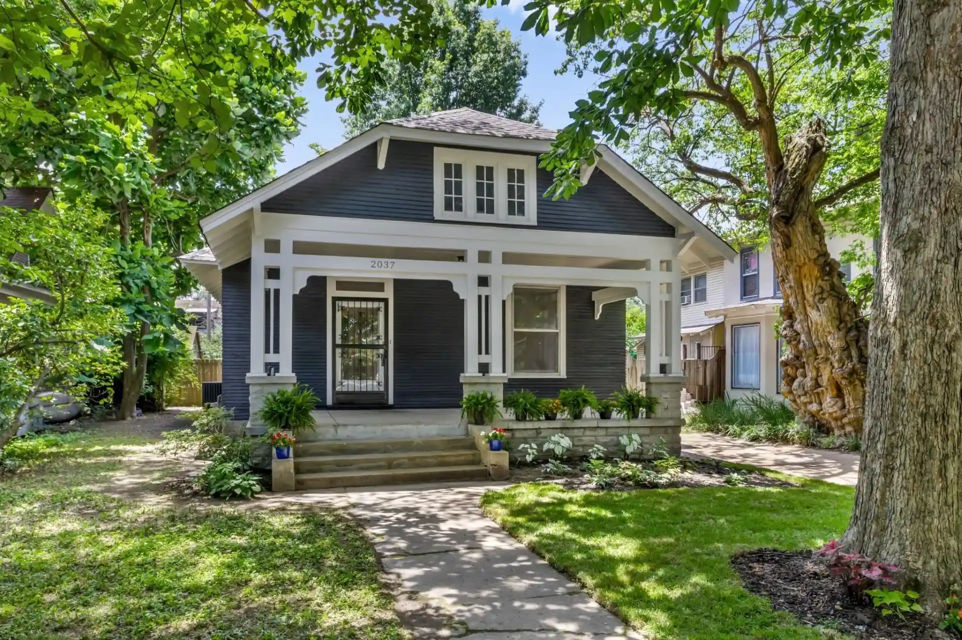 Photo 1 of Single family home for sale at 2037 Nelson Ave, Memphis, TN 38104 | MLS# 10224418 | Listing updated on 2026-09-10