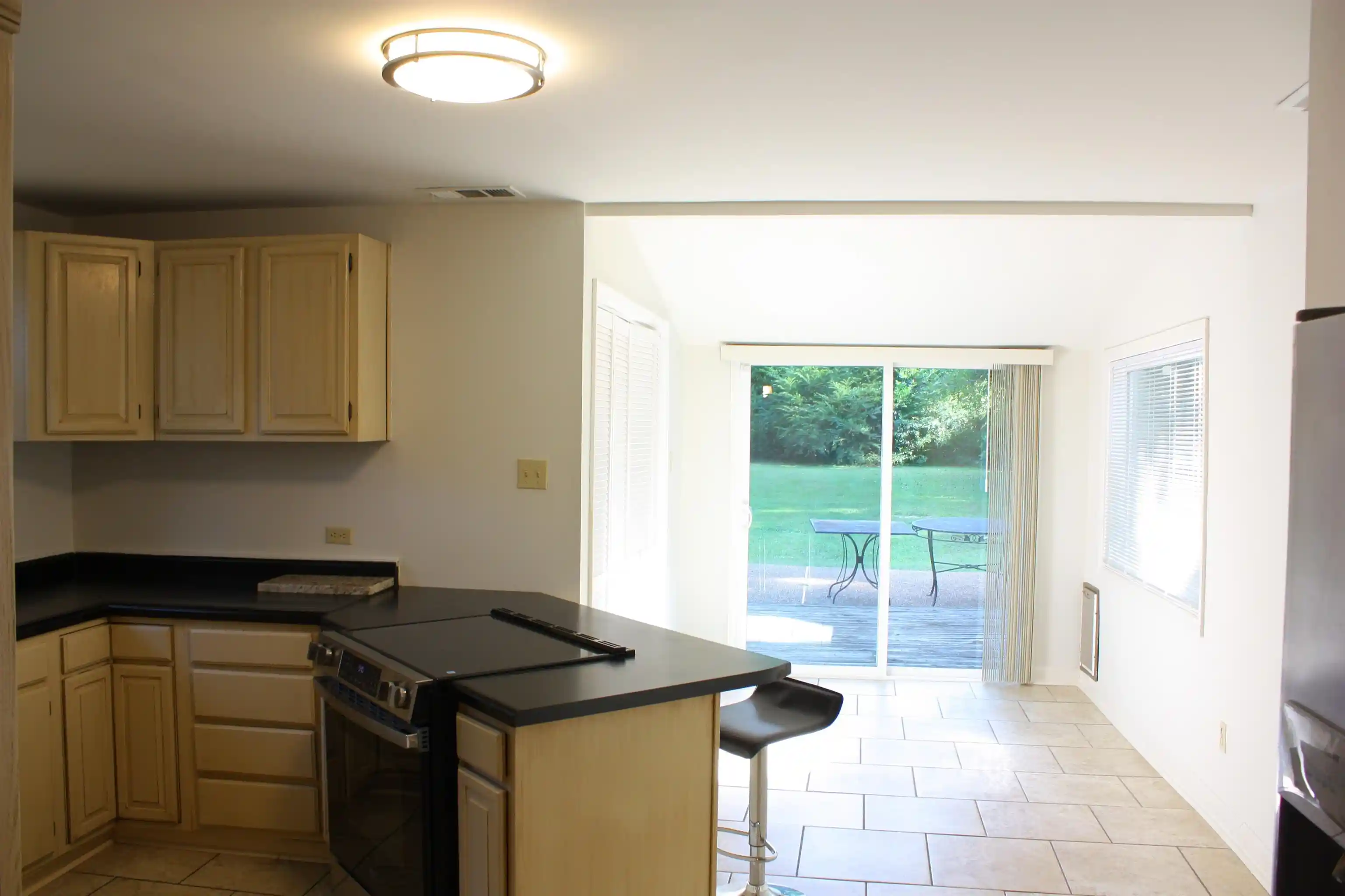 Photo 4 of Sale Pending at 3779 Spottswood Ave, Memphis, TN 38111 | MLS# 10224424 | Listing updated on 2026-09-02