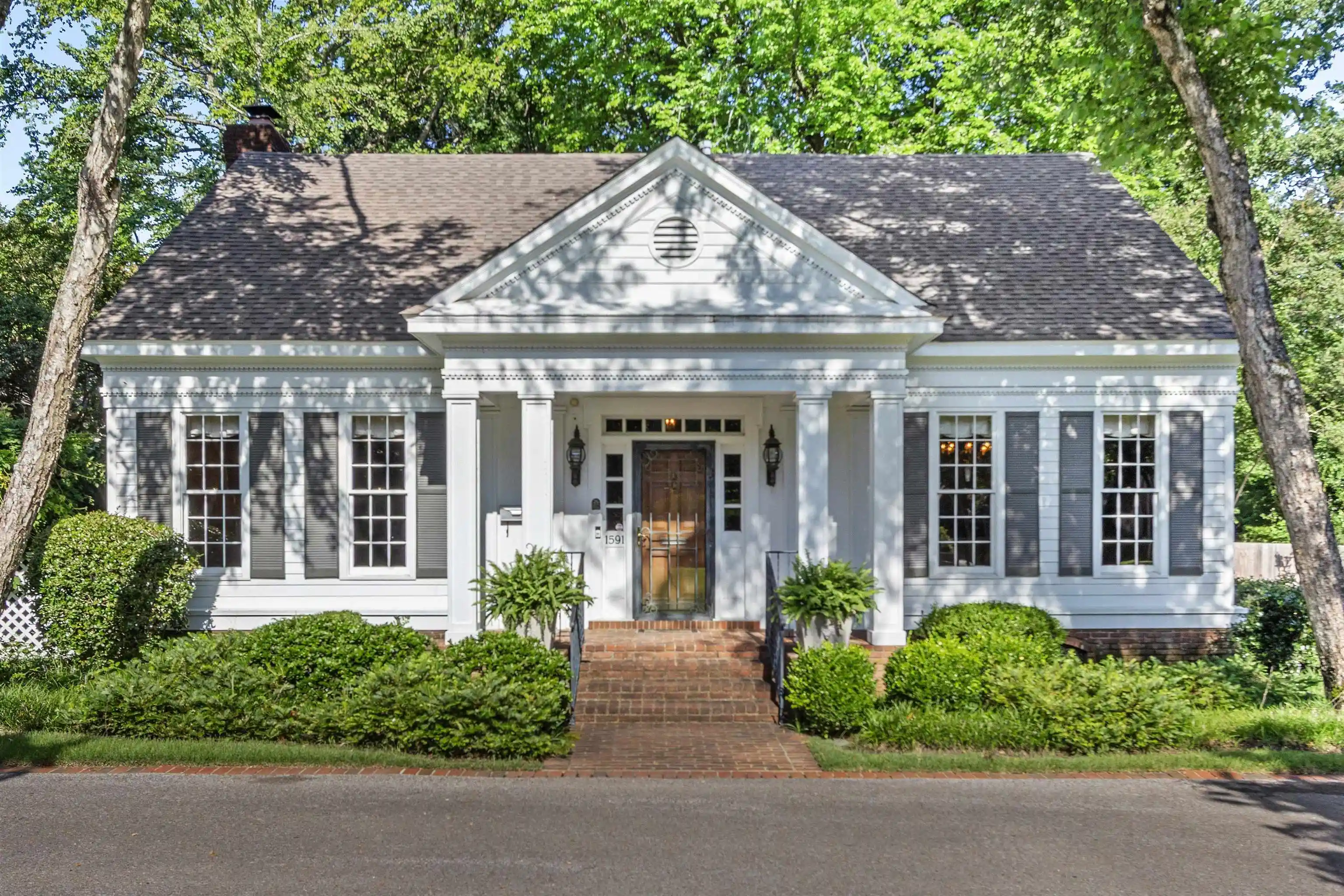 Photo 1 of Single family home for sale at 1591 E Clanlo Dr, Memphis, TN 38104 | MLS# 10224469 | Listing updated on 2026-09-24