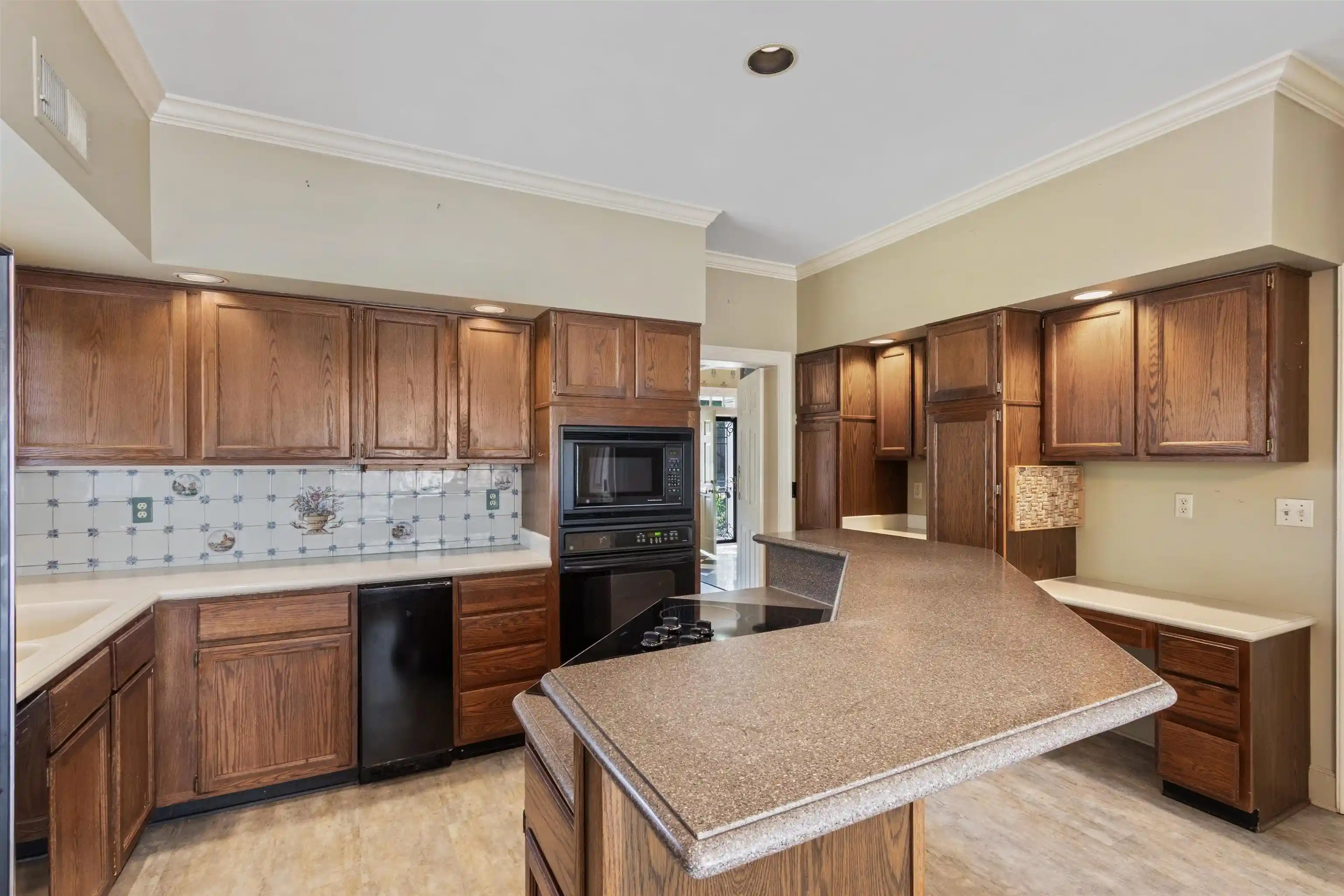 Photo 3 of Single family home for sale at 1591 E Clanlo Dr, Memphis, TN 38104 | MLS# 10224469 | Listing updated on 2026-09-24