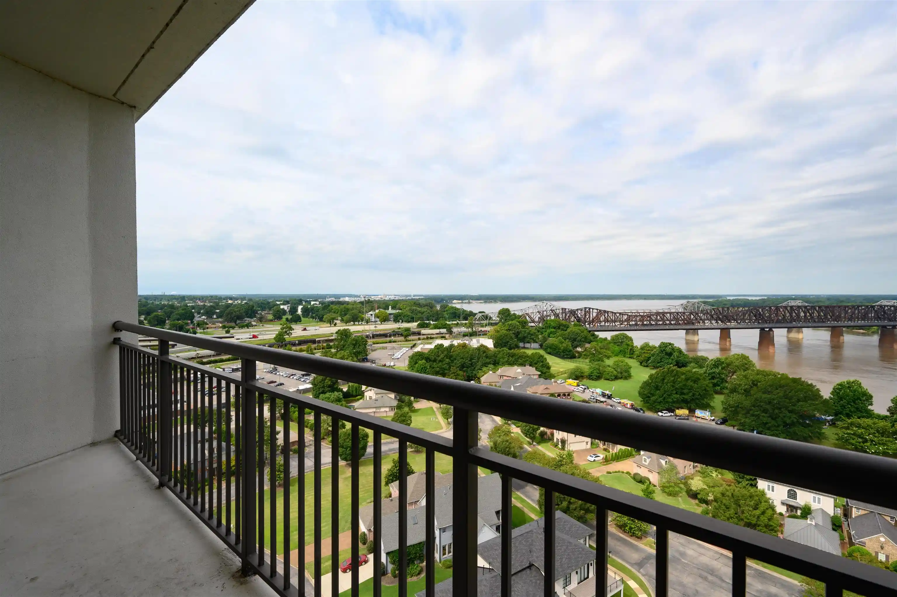 2nd image of The Artesian Condominiums, Memphis, TN 38103