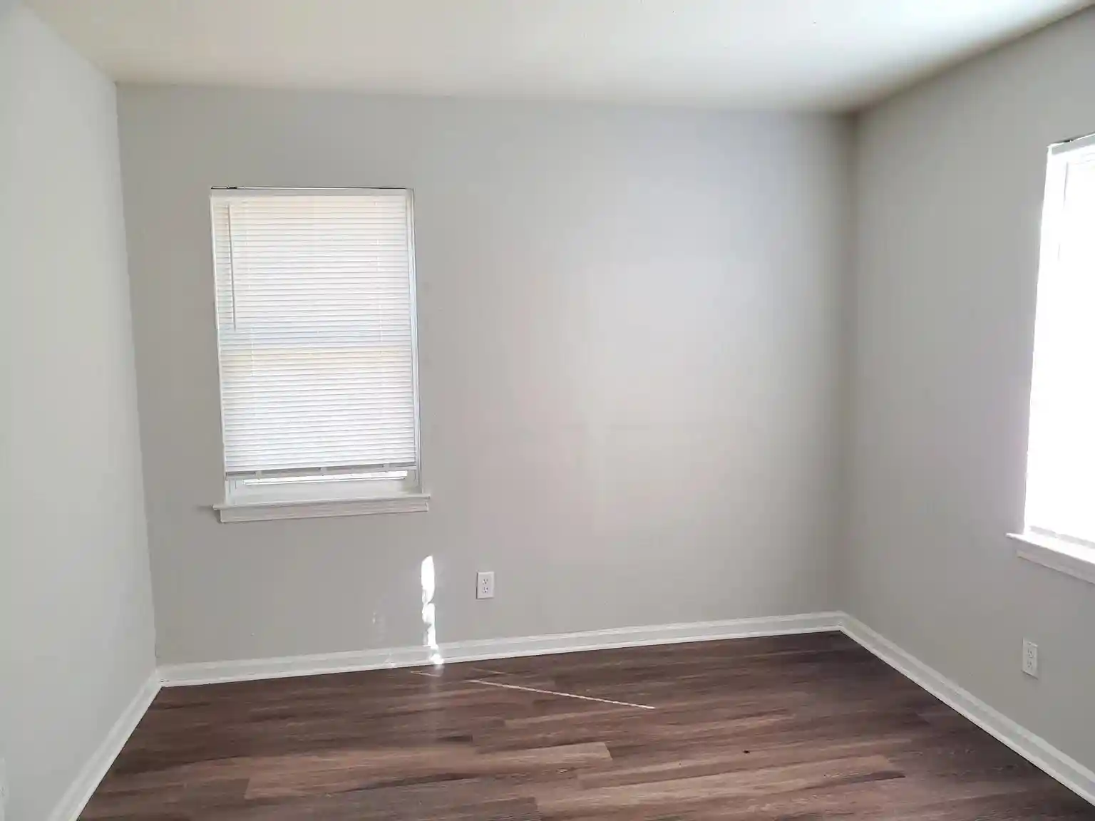 Listing Photo 5 - Condo for sale in building located at 3038-3040 Sinclair St, Memphis, TN 38127