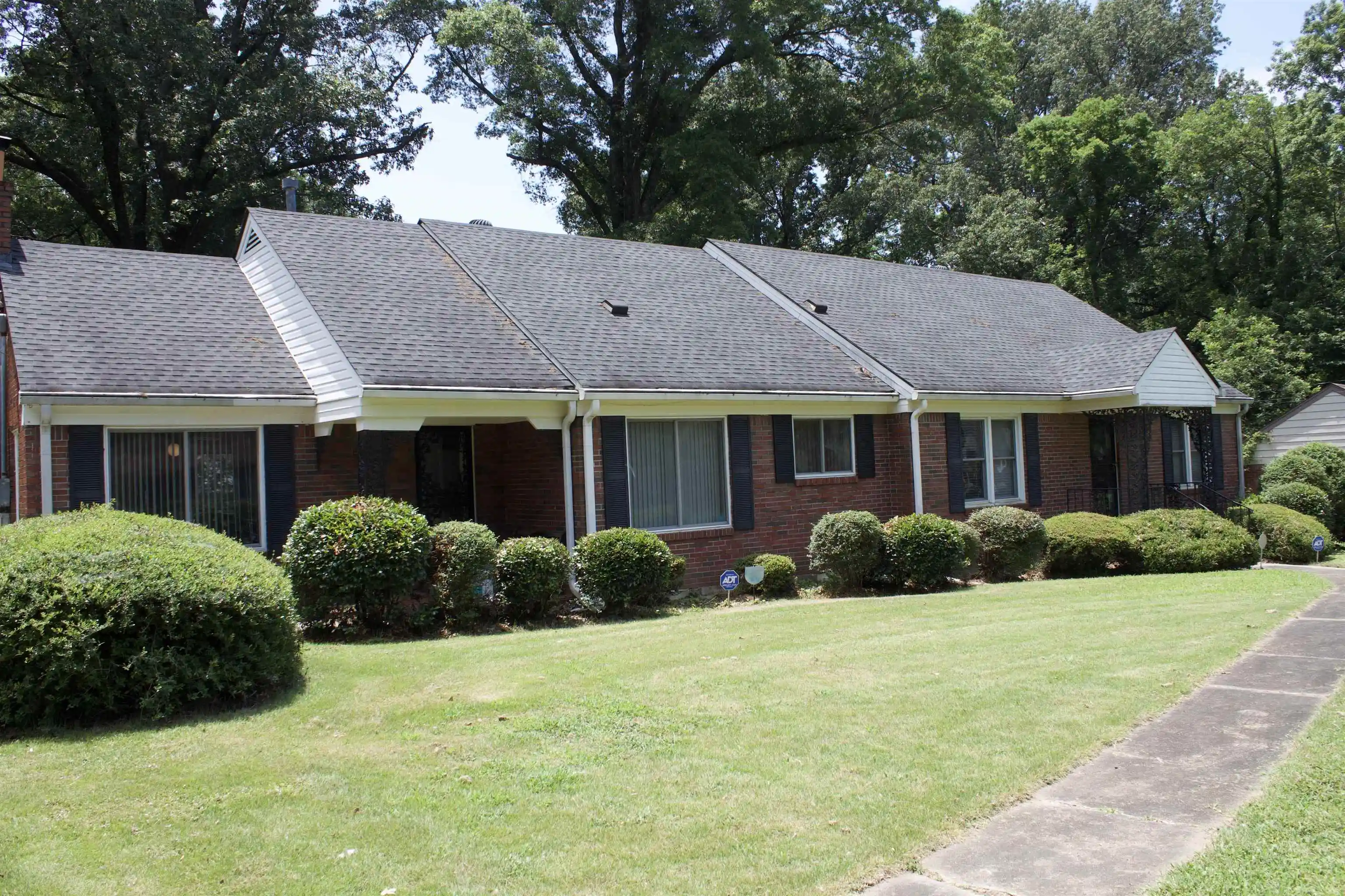 2nd image of 1019 Brownlee Rd, Memphis, TN 38116 | MLS# 10224564