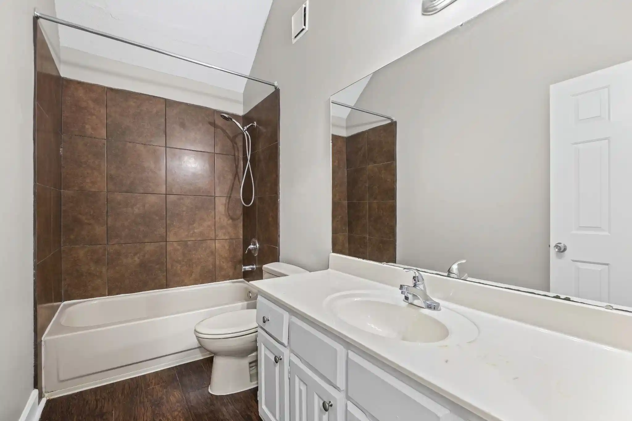 Photo 2 of Single family home for sale at 3990 Clubview Dr, Memphis, TN 38125 | MLS# 10224589 | Listing updated on 2026-09-11