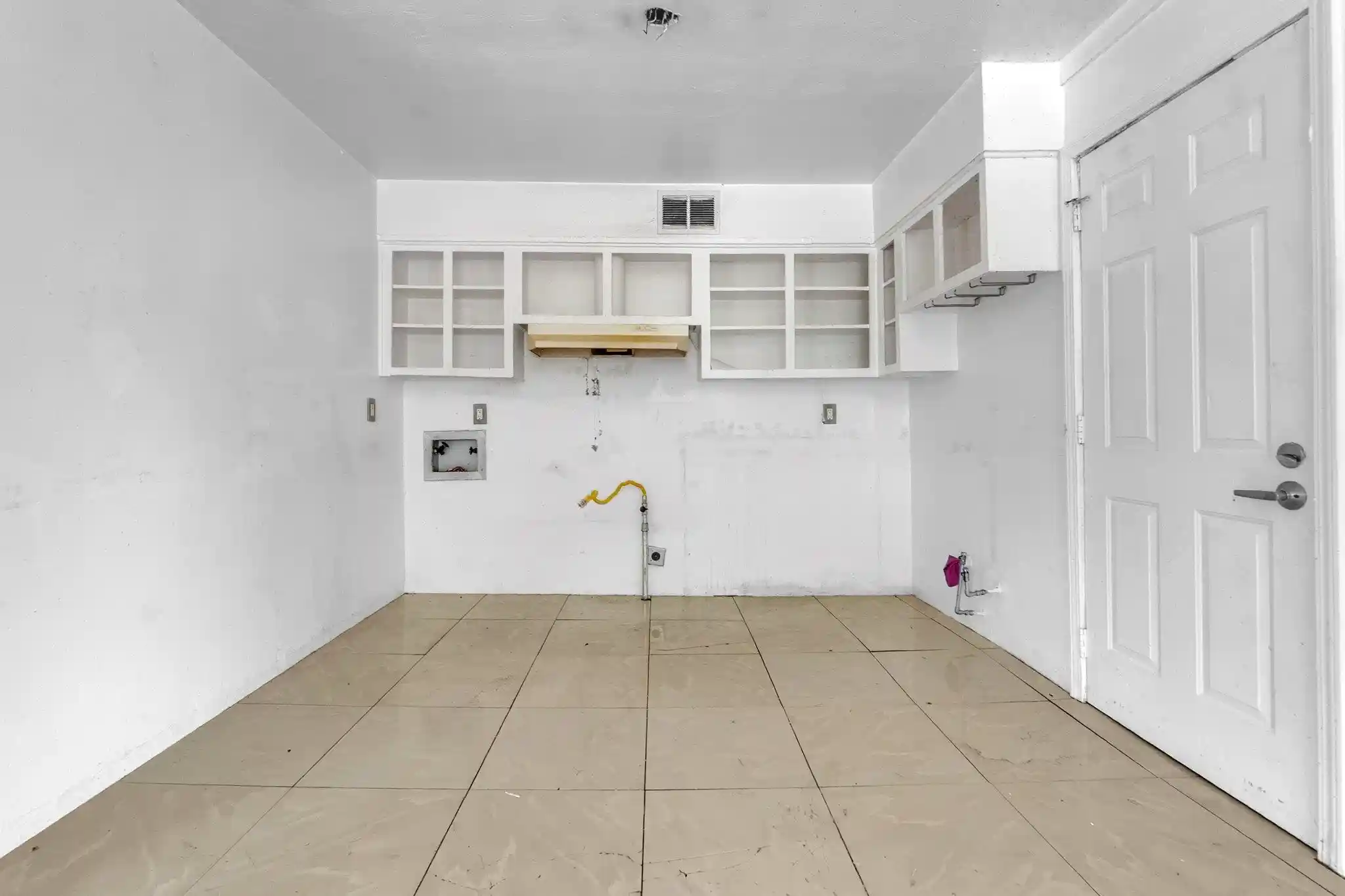 Photo 2 of Single family home for sale at 1574 Leland St, Memphis, TN 38106 | MLS# 10224611 | Listing updated on 2026-09-08