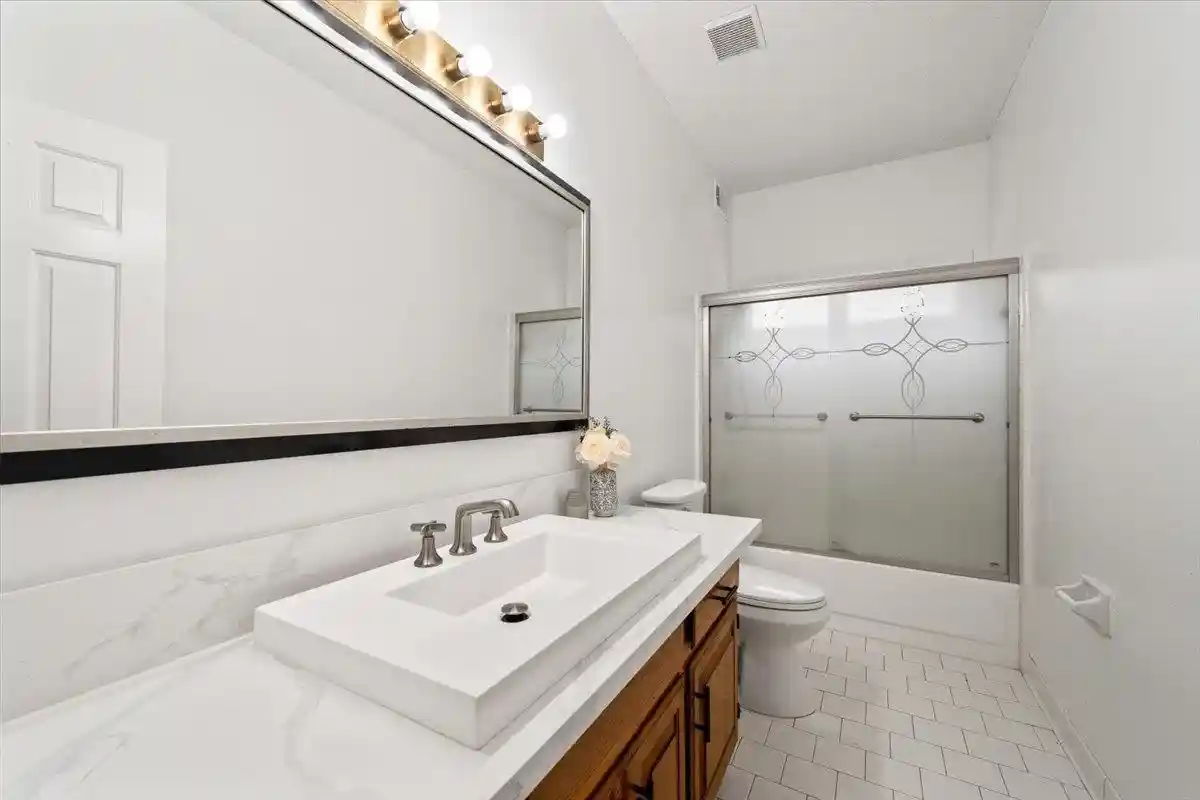Photo 2 of Single family home for sale at 6736 Kirby Tr Cv, Memphis, TN 38119 | MLS# 10224683 | Listing updated on 2026-08-04