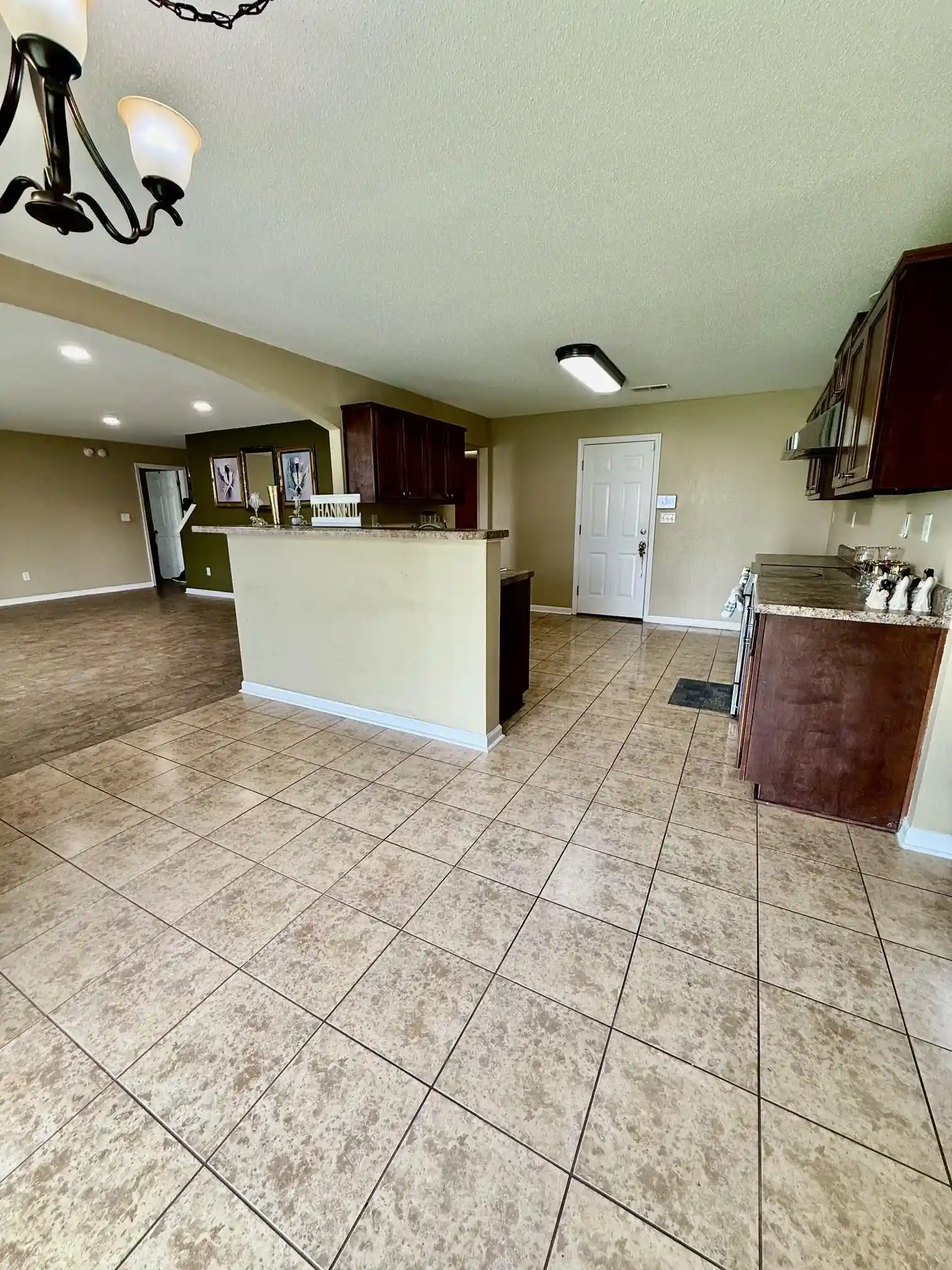 Photo 2 of Single family home for sale at 7526 Stonington Dr, Memphis, TN 38125 | MLS# 10224688 | Listing updated on 2026-08-31