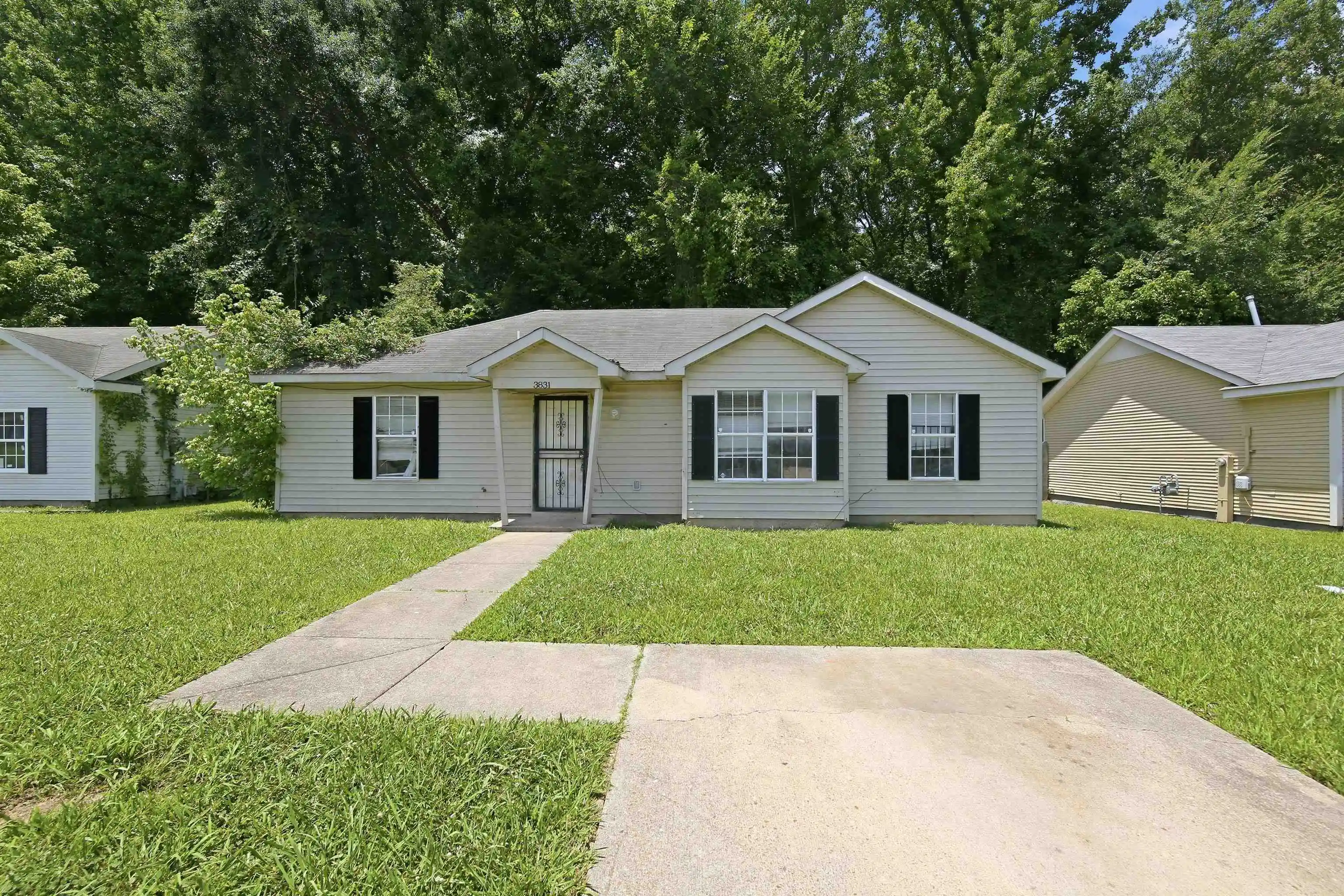 Photo 1 of Single family home for sale at 3831 Black Forrest Dr, Memphis, TN 38128 | MLS# 10224770 | Listing updated on 2026-09-25