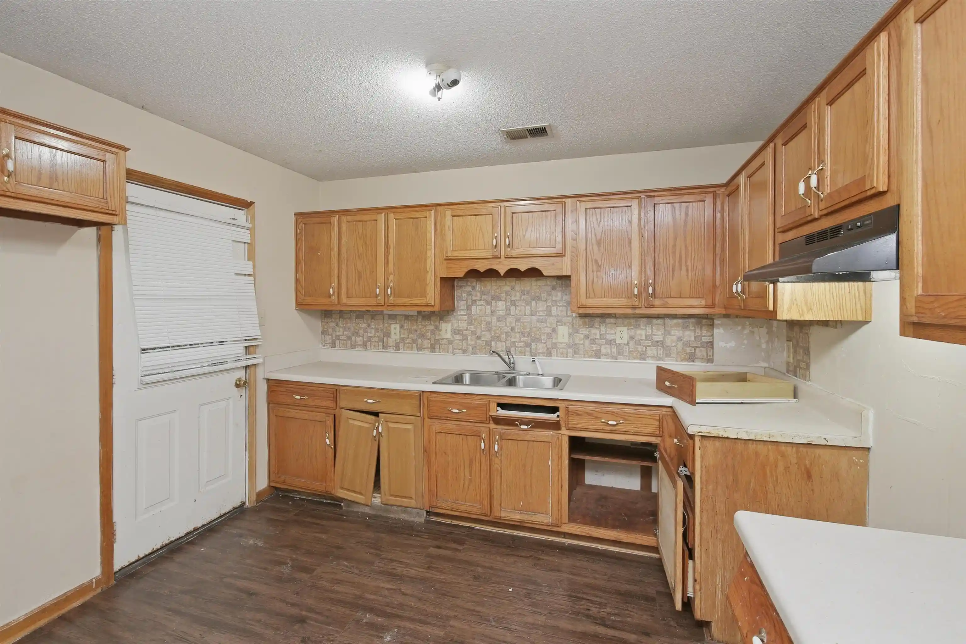 Photo 2 of Single family home for sale at 3831 Black Forrest Dr, Memphis, TN 38128 | MLS# 10224770 | Listing updated on 2026-09-25