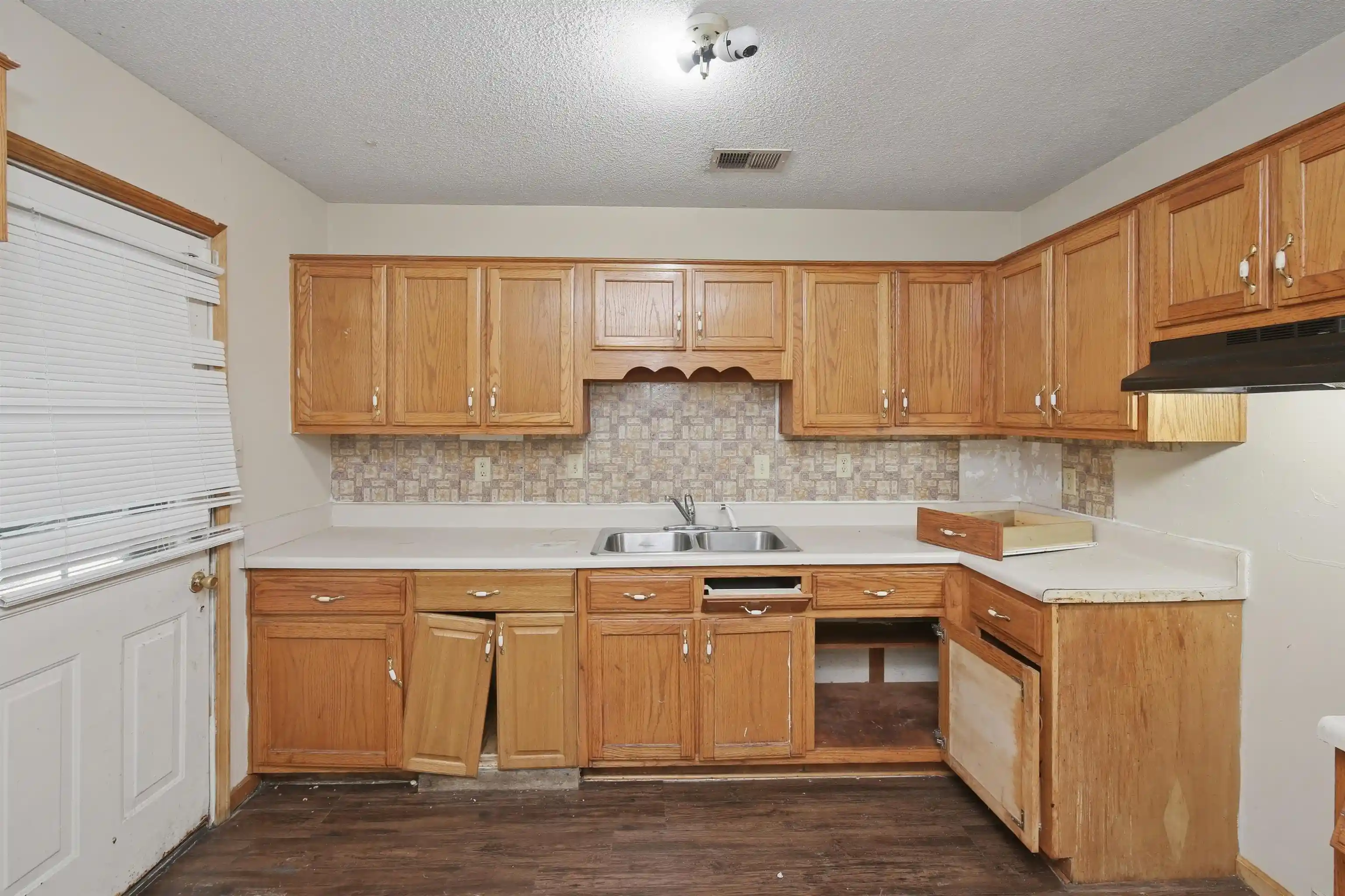 Photo 3 of Single family home for sale at 3831 Black Forrest Dr, Memphis, TN 38128 | MLS# 10224770 | Listing updated on 2026-09-25