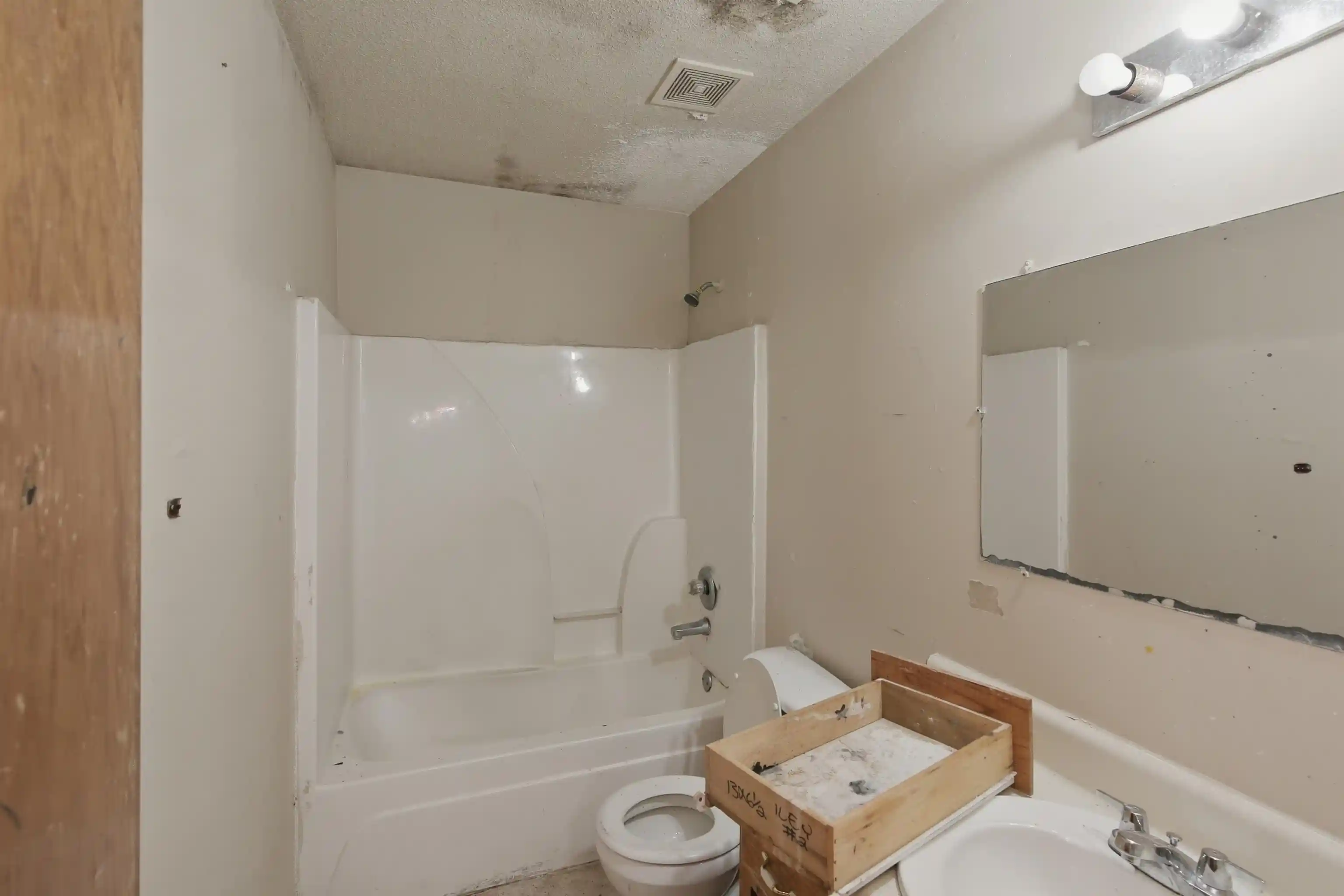 Photo 4 of Single family home for sale at 3831 Black Forrest Dr, Memphis, TN 38128 | MLS# 10224770 | Listing updated on 2026-09-25