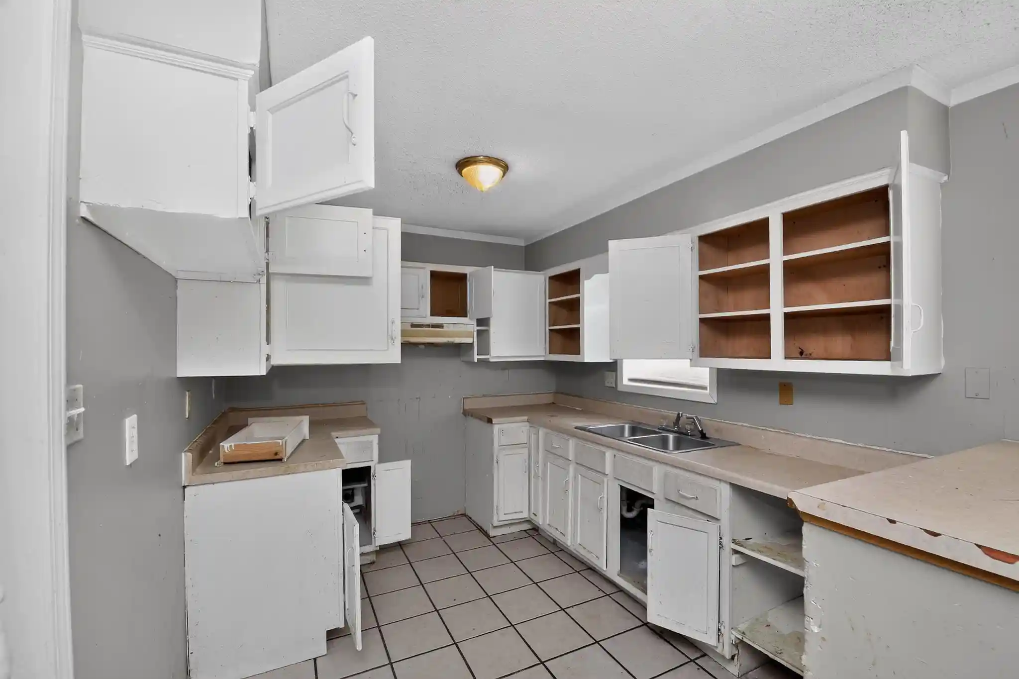 Photo 2 of Sale Pending at 3791 Windermere Dr, Memphis, TN 38128 | MLS# 10224774 | Listing updated on 2026-09-11