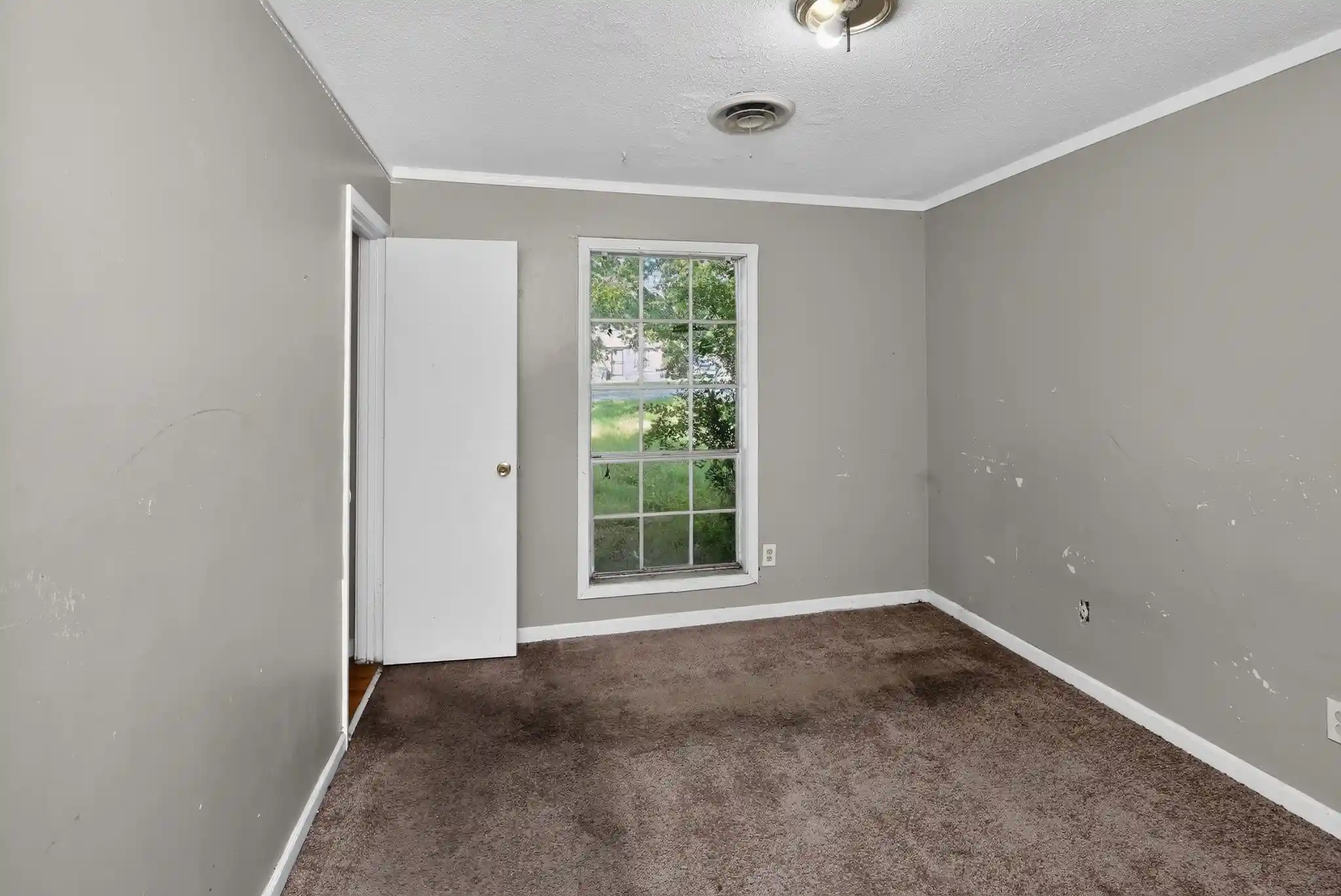 Photo 3 of Sale Pending at 3791 Windermere Dr, Memphis, TN 38128 | MLS# 10224774 | Listing updated on 2026-09-11